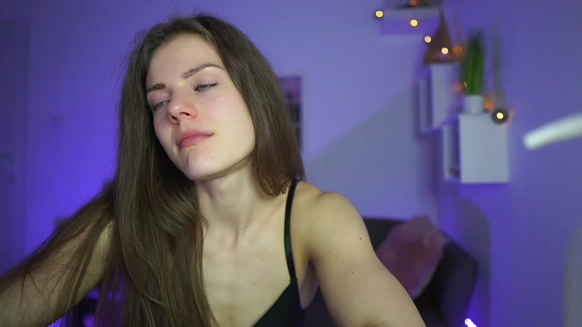 Gallery image thumbnail from Elly_Malkova_'s myfreecams stream on, 04/15/2023, 18:05 image 12 of 20