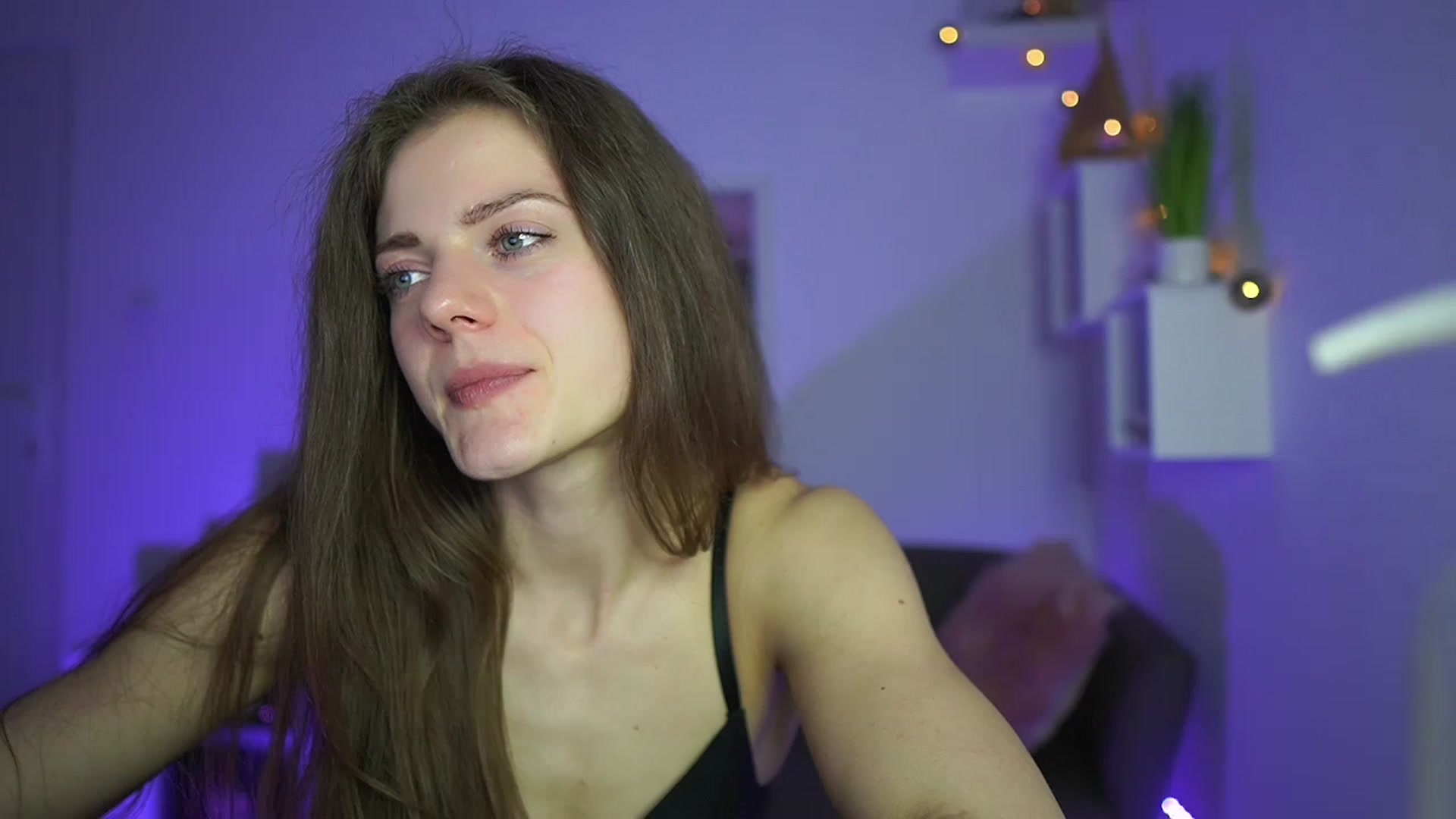 Gallery image thumbnail from Elly_Malkova_'s myfreecams stream on, 04/15/2023, 18:05 image 14 of 20