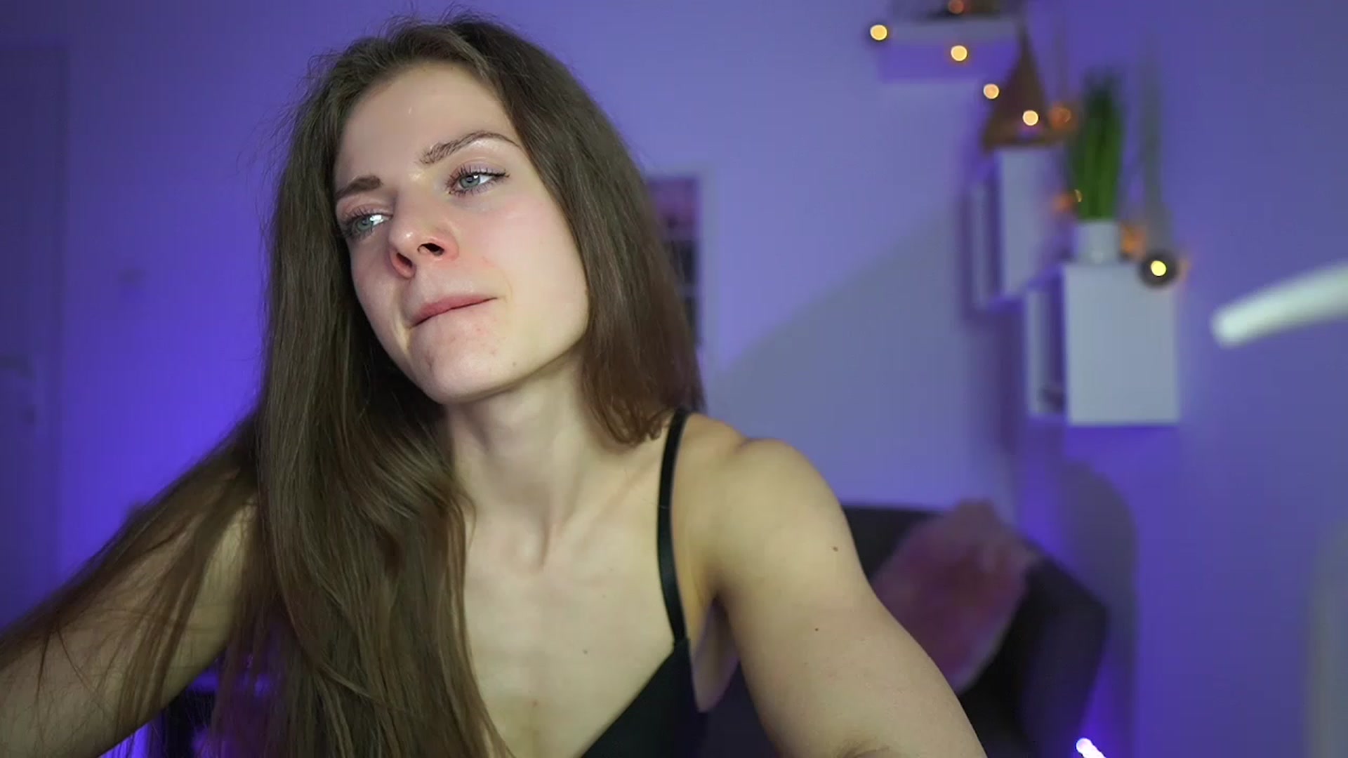 Gallery image thumbnail from Elly_Malkova_'s myfreecams stream on, 04/15/2023, 18:05 image 11 of 20