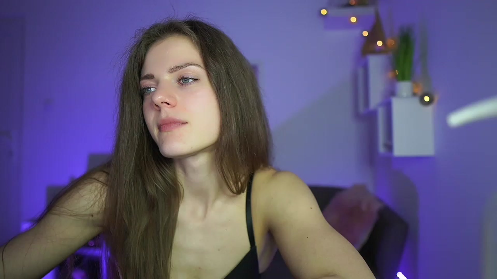 Gallery image thumbnail from Elly_Malkova_'s myfreecams stream on, 04/15/2023, 18:05 image 16 of 20