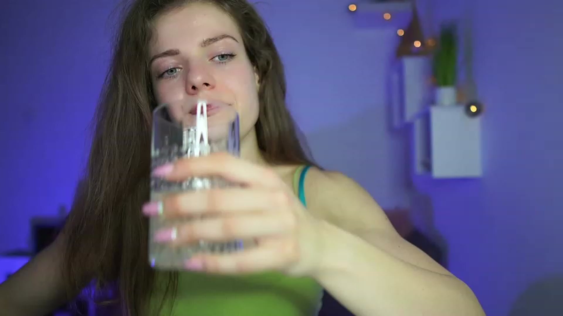 Gallery image thumbnail from Elly_Malkova_'s myfreecams stream on, 04/16/2023, 19:36 image 9 of 20
