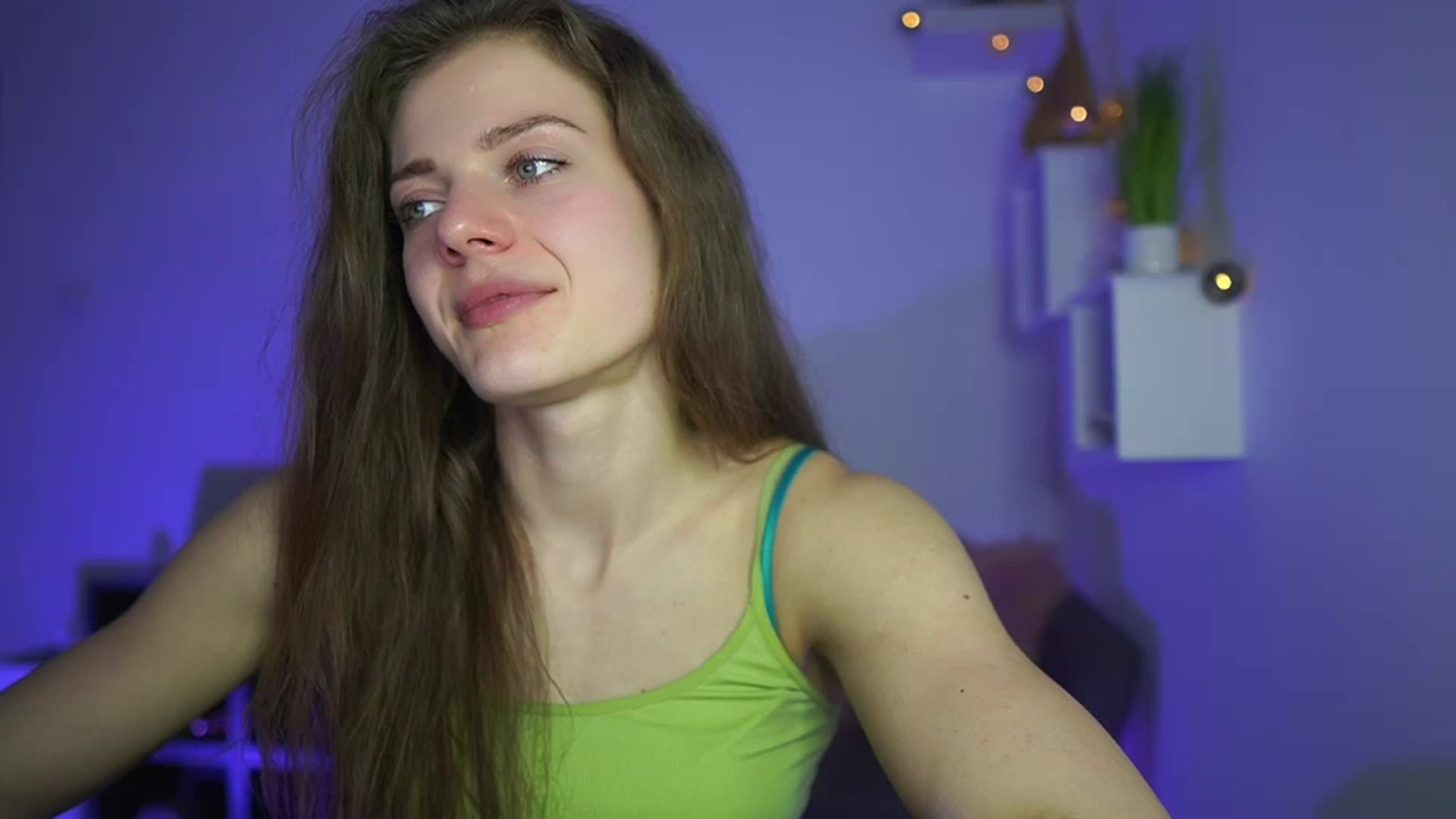 Gallery image thumbnail from Elly_Malkova_'s myfreecams stream on, 04/16/2023, 19:36 image 14 of 20