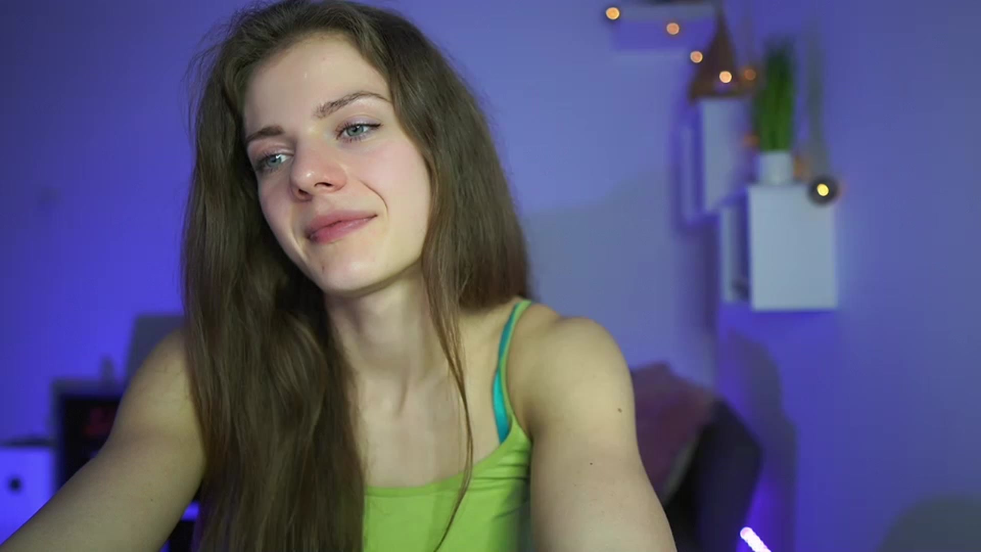 Gallery image thumbnail from Elly_Malkova_'s myfreecams stream on, 04/16/2023, 21:01 image 18 of 20