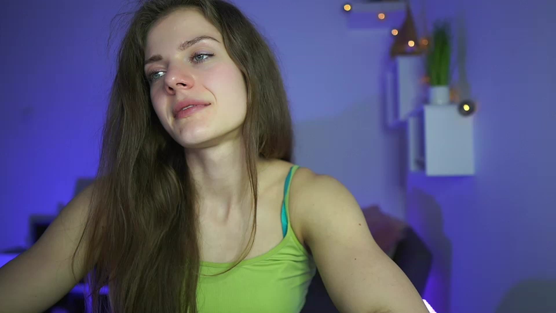 Gallery image thumbnail from Elly_Malkova_'s myfreecams stream on, 04/16/2023, 21:01 image 14 of 20
