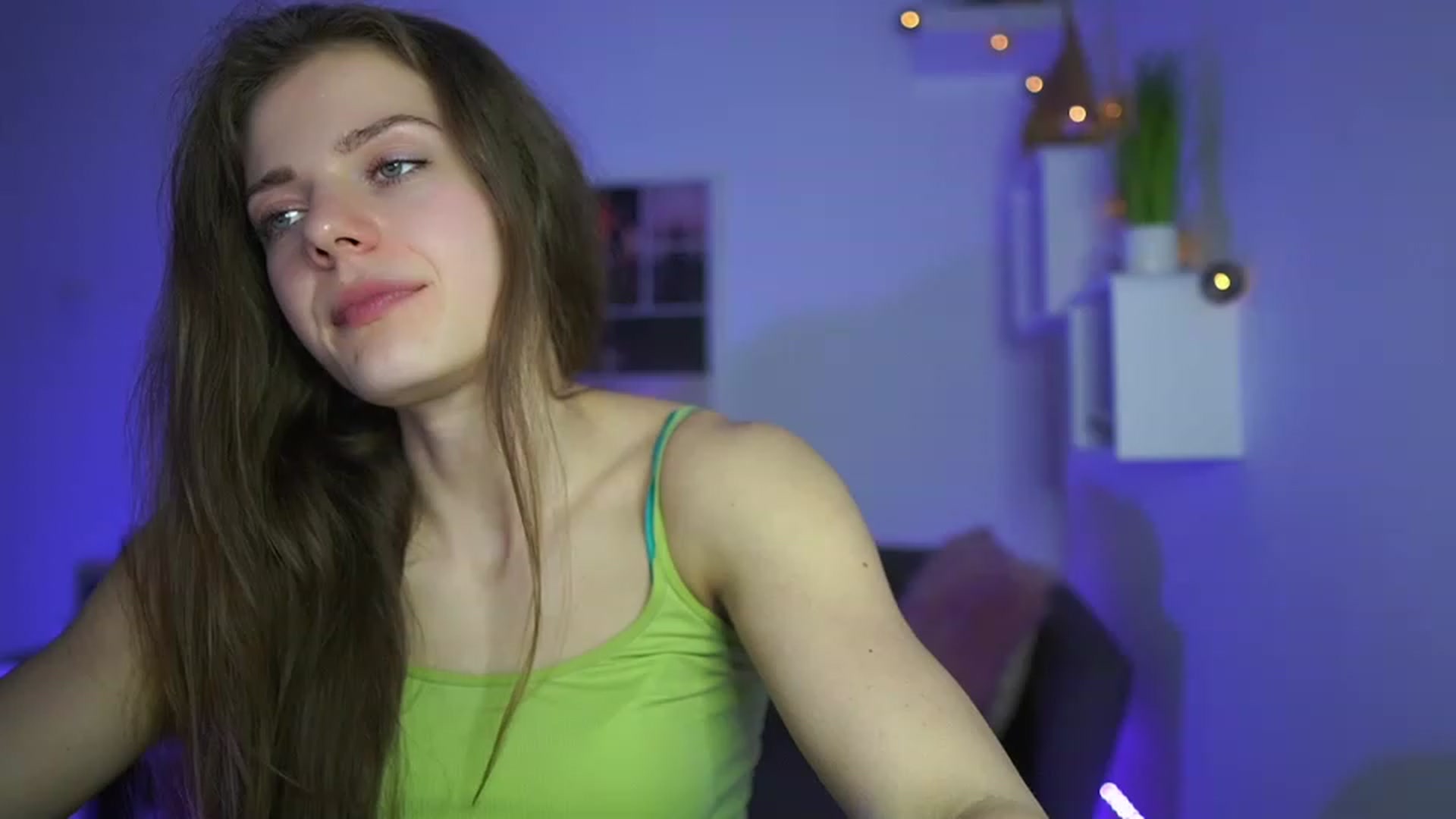 Gallery image thumbnail from Elly_Malkova_'s myfreecams stream on, 04/16/2023, 21:01 image 1 of 20