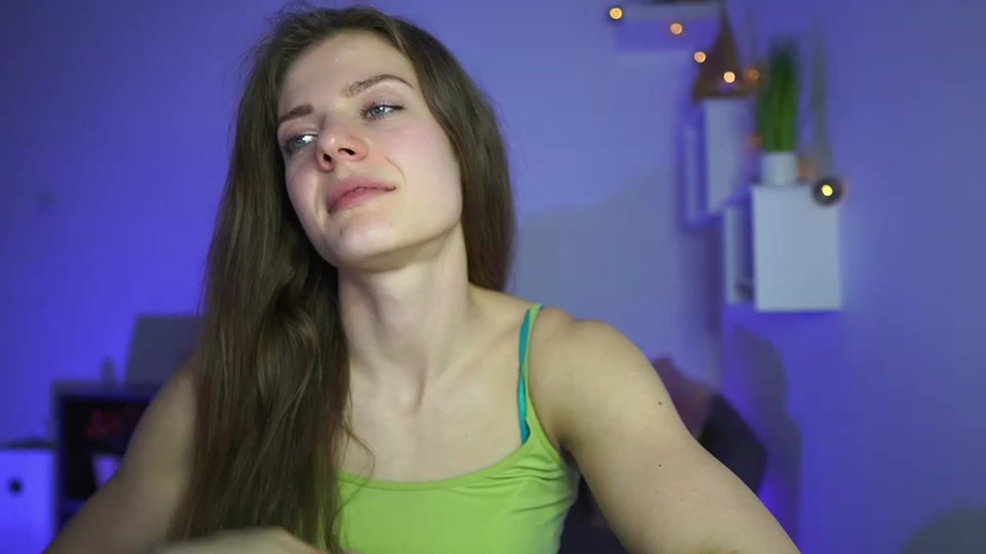 Gallery image thumbnail from Elly_Malkova_'s myfreecams stream on, 04/16/2023, 21:01 image 2 of 20