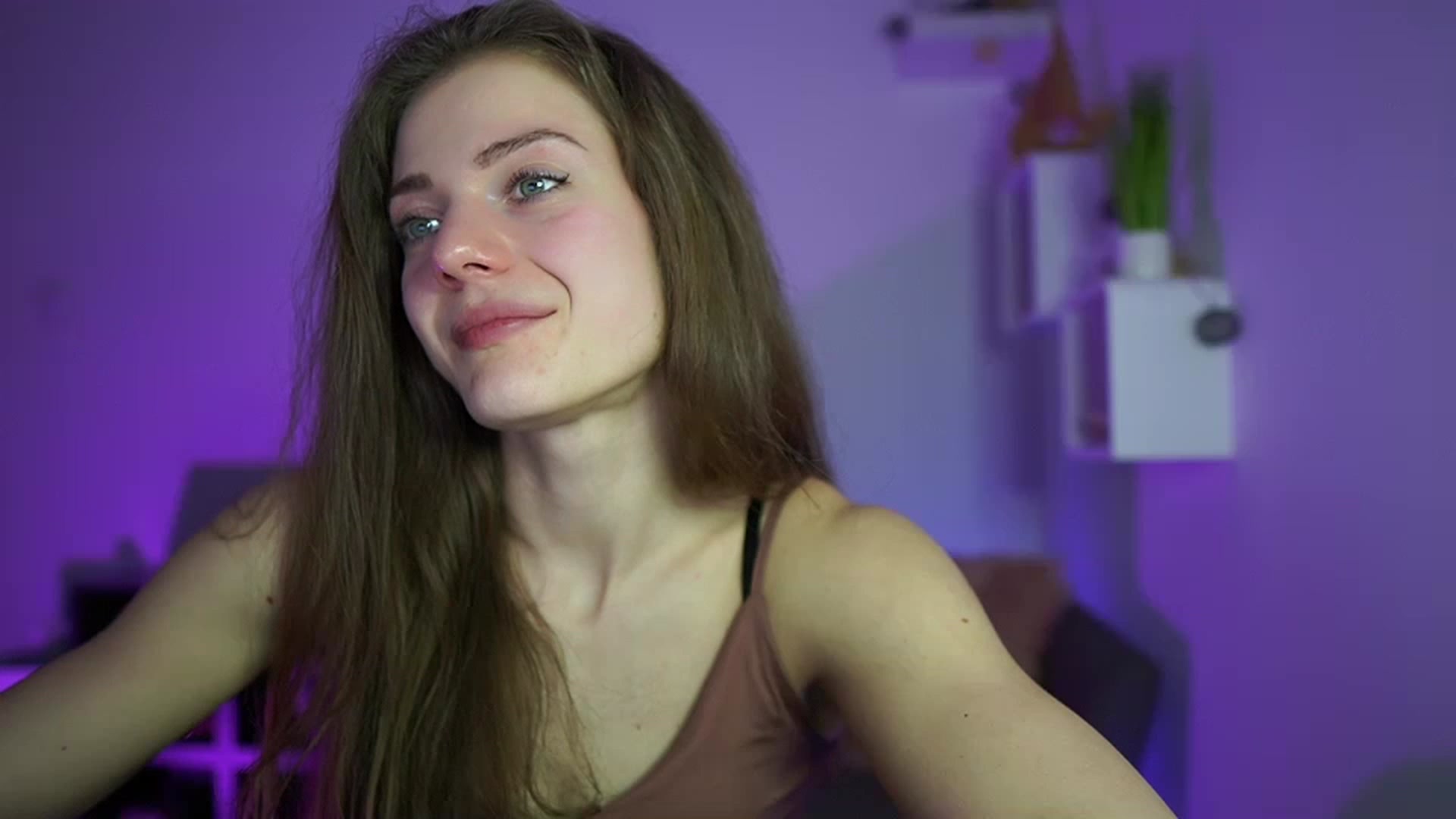 Gallery image thumbnail from Elly_Malkova_'s myfreecams stream on, 04/17/2023, 20:43 image 13 of 20