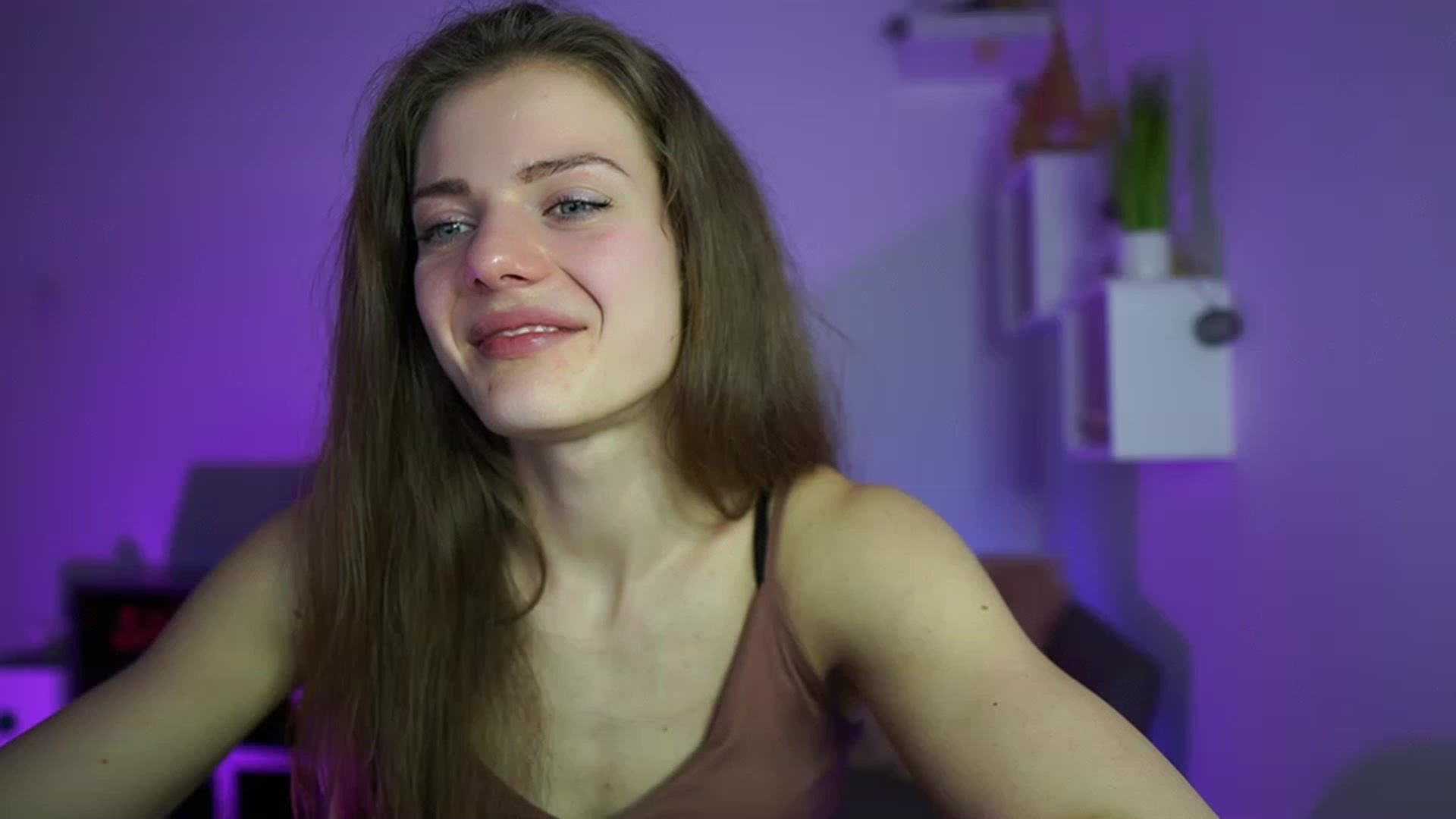 Gallery image thumbnail from Elly_Malkova_'s myfreecams stream on, 04/17/2023, 20:43 image 20 of 20
