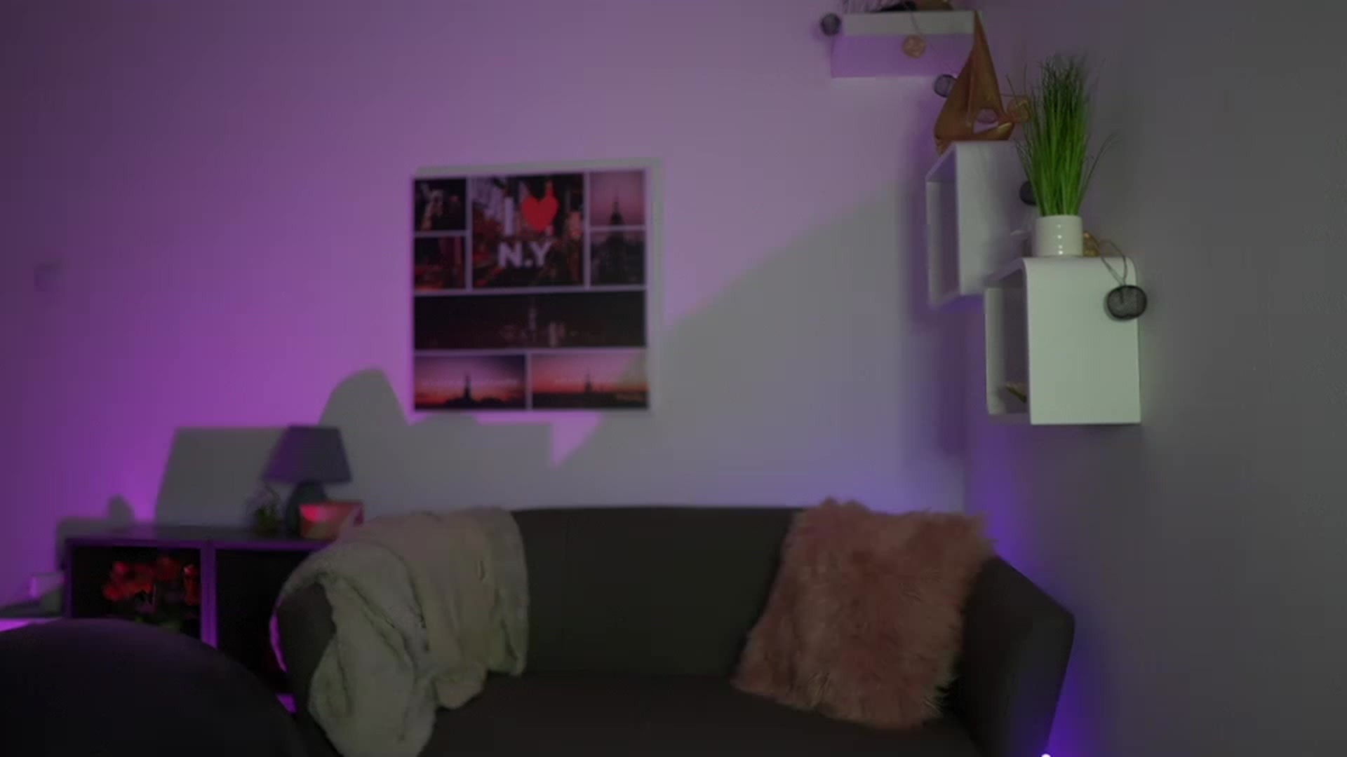 Gallery image thumbnail from Elly_Malkova_'s myfreecams stream on, 04/17/2023, 20:43 image 9 of 20
