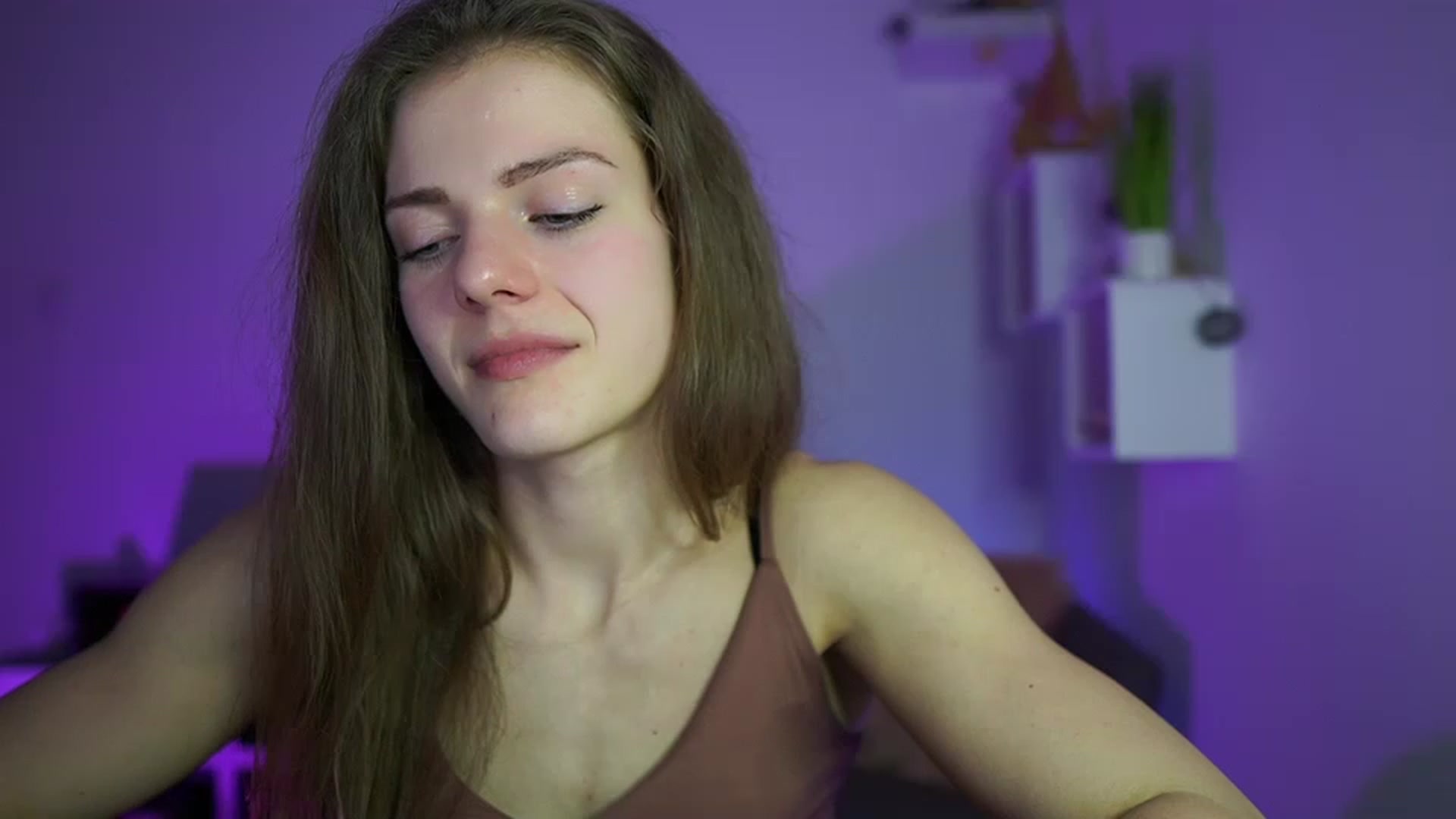 Gallery image thumbnail from Elly_Malkova_'s myfreecams stream on, 04/17/2023, 20:43 image 18 of 20