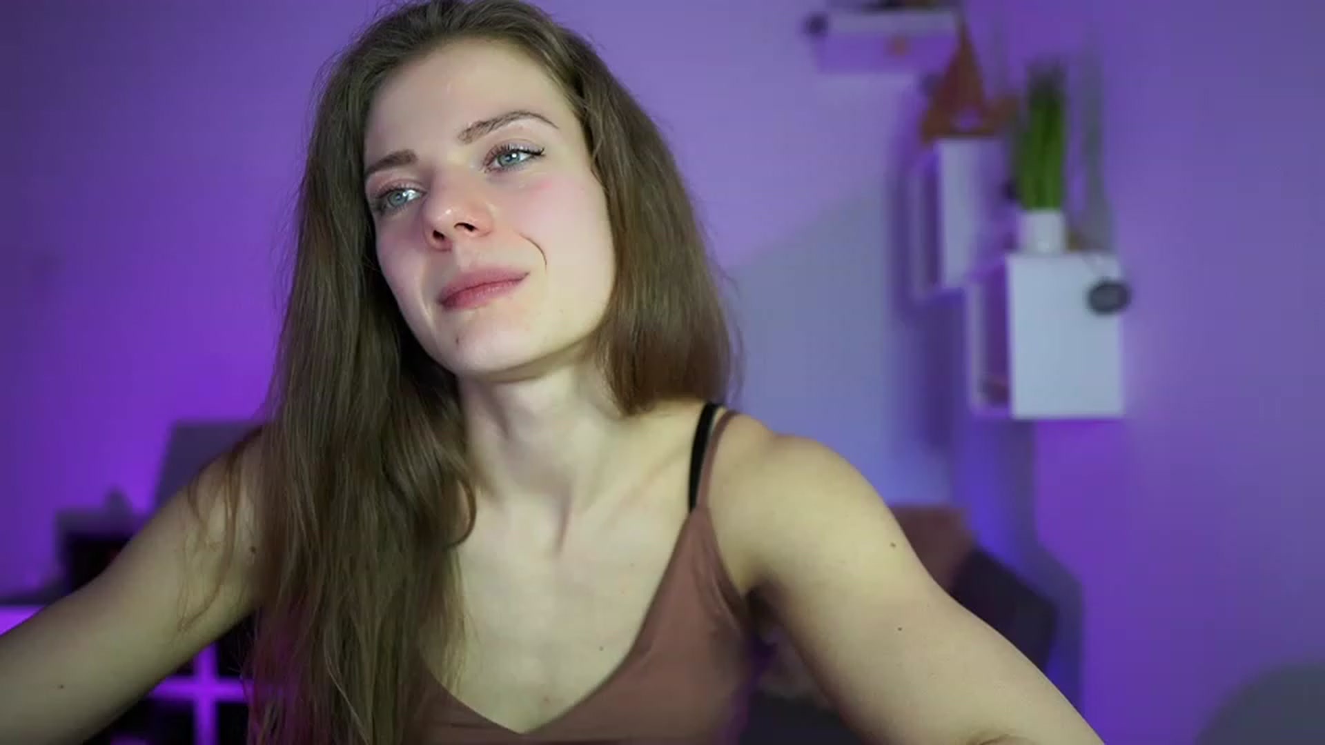 Gallery image thumbnail from Elly_Malkova_'s myfreecams stream on, 04/17/2023, 20:43 image 17 of 20
