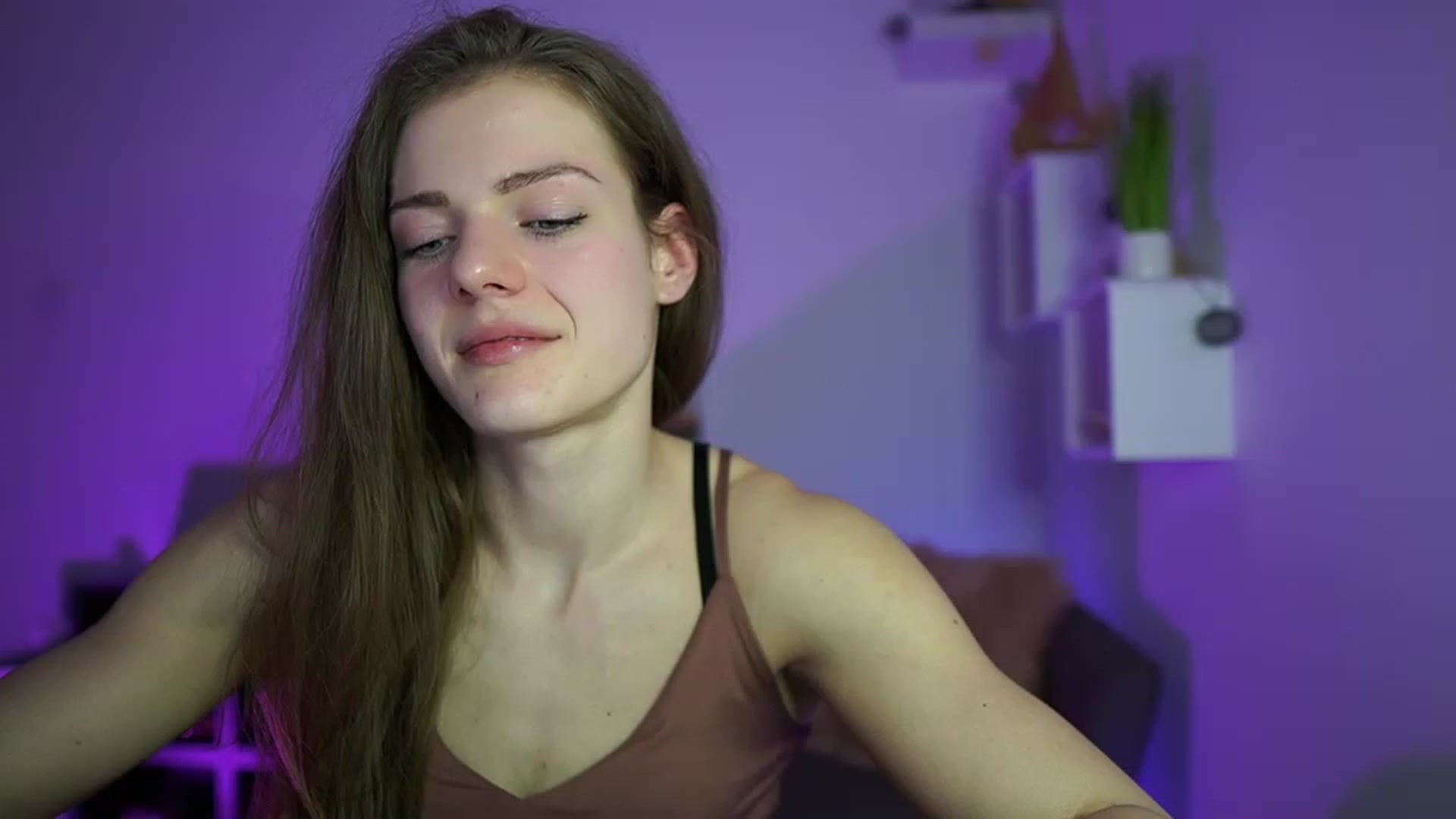 Gallery image thumbnail from Elly_Malkova_'s myfreecams stream on, 04/17/2023, 20:43 image 7 of 20