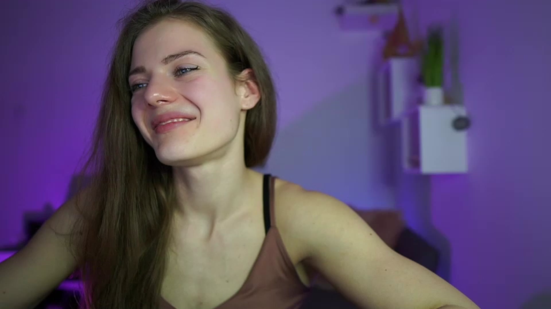 Gallery image thumbnail from Elly_Malkova_'s myfreecams stream on, 04/17/2023, 20:43 image 8 of 20