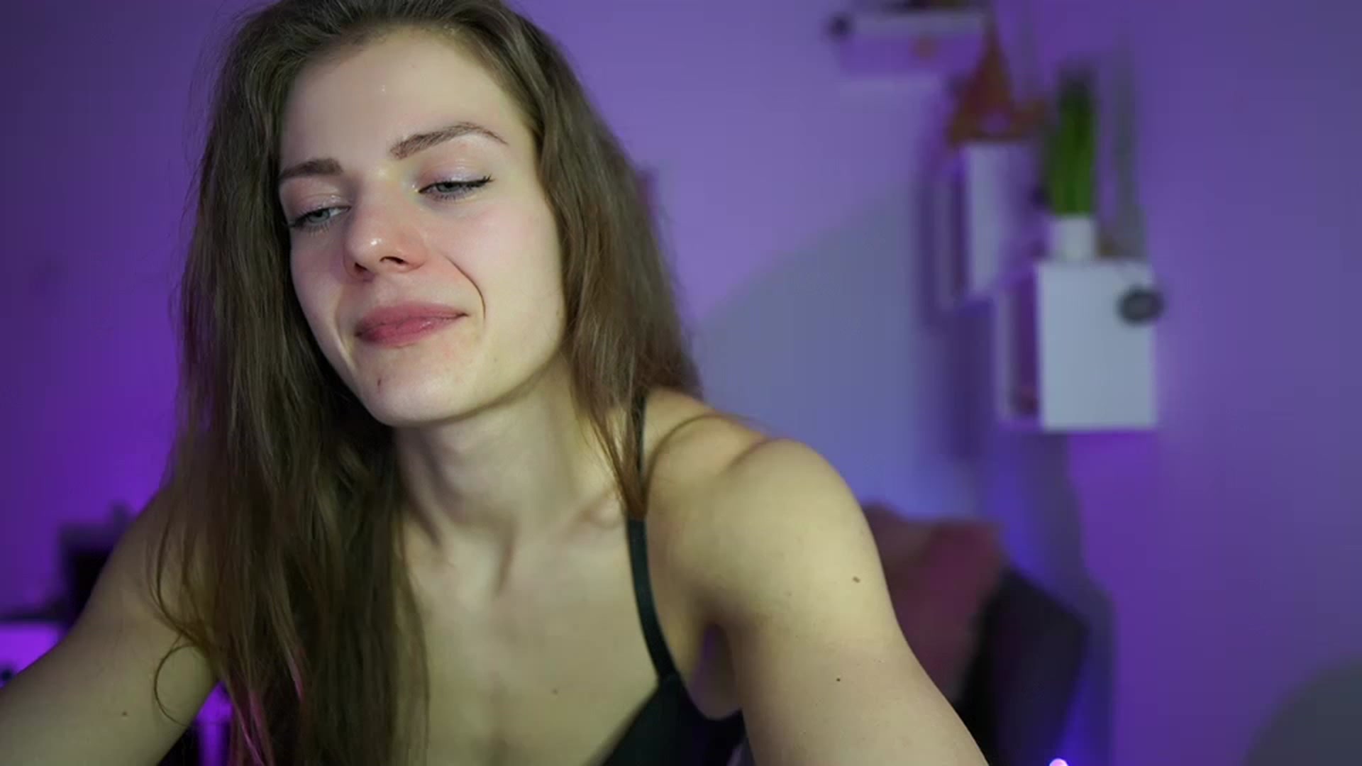 Gallery image thumbnail from Elly_Malkova_'s myfreecams stream on, 04/17/2023, 22:40 image 11 of 20