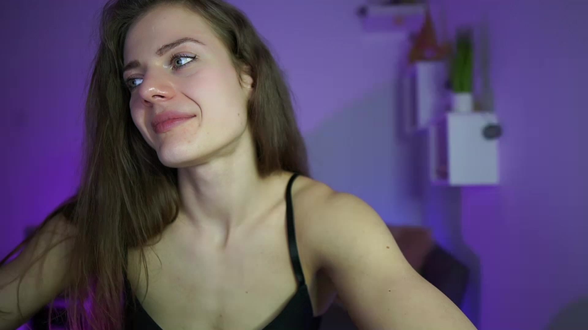Gallery image thumbnail from Elly_Malkova_'s myfreecams stream on, 04/17/2023, 22:40 image 5 of 20
