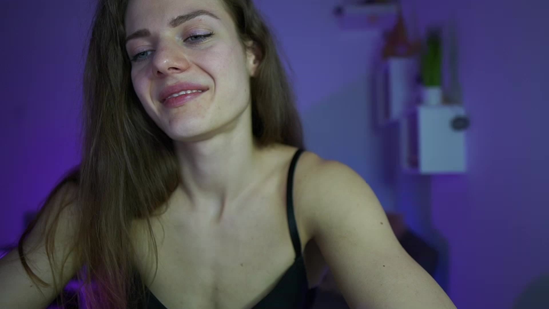 Gallery image thumbnail from Elly_Malkova_'s myfreecams stream on, 04/17/2023, 22:40 image 4 of 20