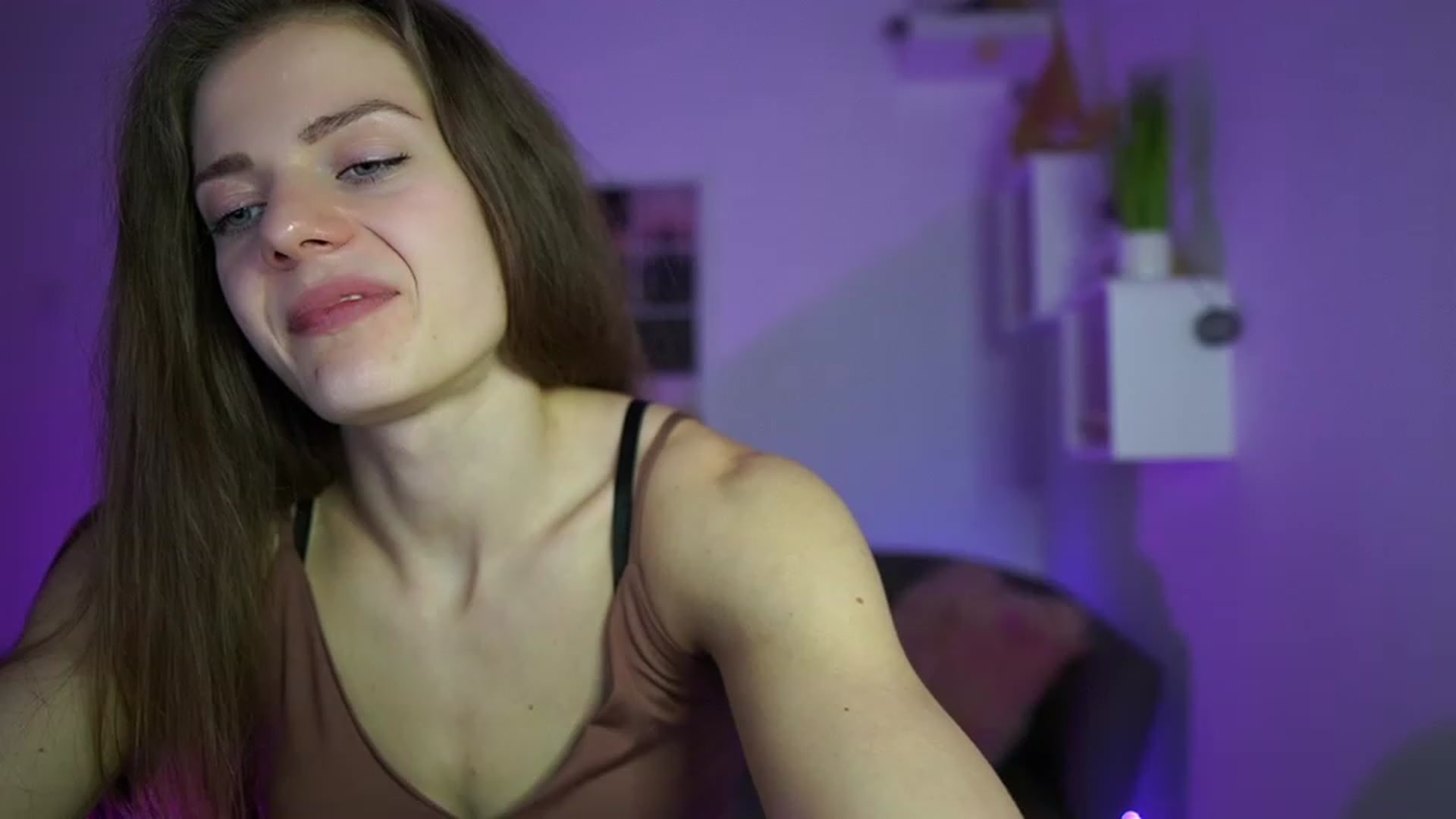 Gallery image thumbnail from Elly_Malkova_'s myfreecams stream on, 04/17/2023, 23:15 image 2 of 20