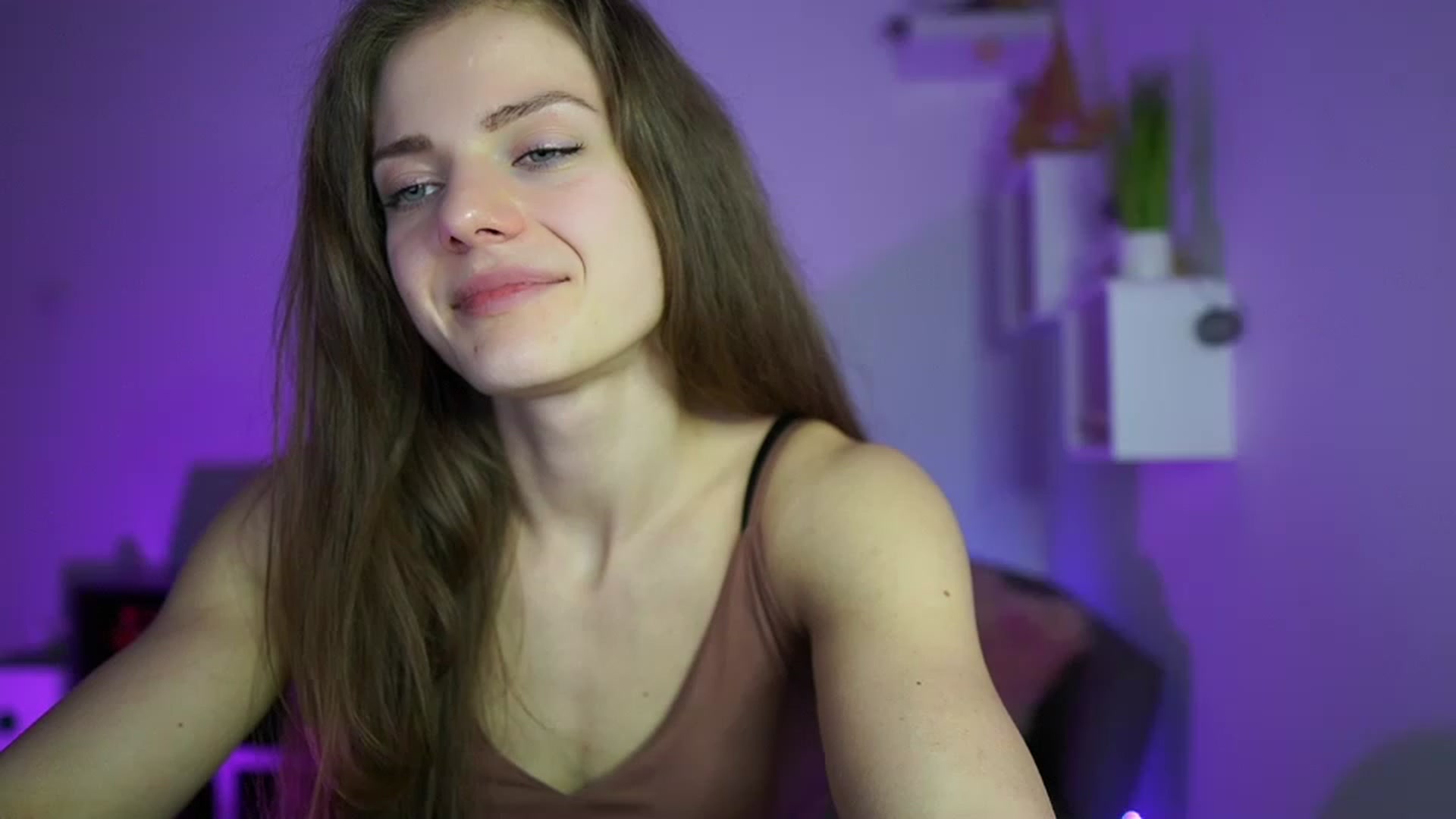 Gallery image thumbnail from Elly_Malkova_'s myfreecams stream on, 04/17/2023, 23:15 image 17 of 20