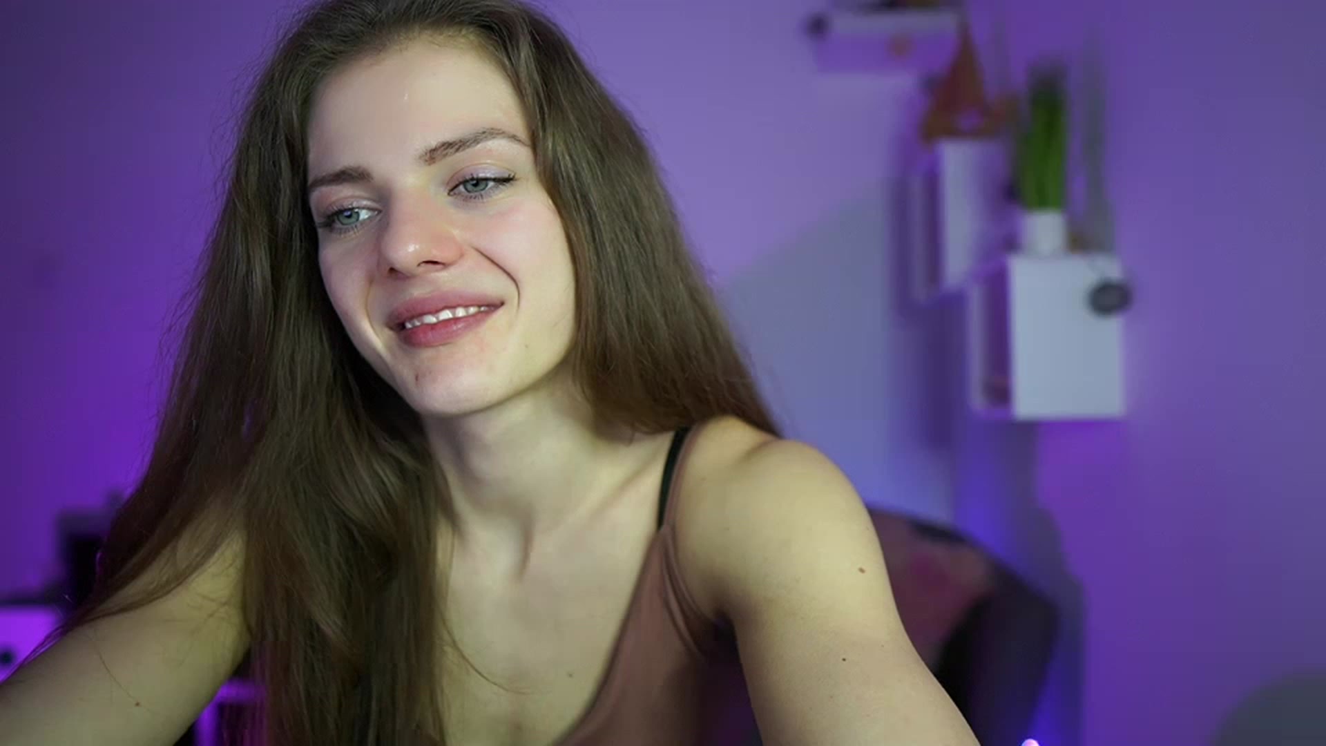 Gallery image thumbnail from Elly_Malkova_'s myfreecams stream on, 04/17/2023, 23:15 image 19 of 20