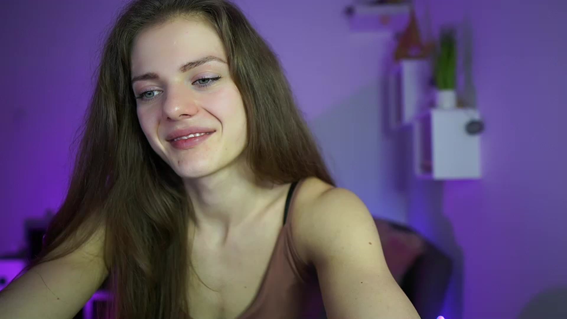 Gallery image thumbnail from Elly_Malkova_'s myfreecams stream on, 04/17/2023, 23:15 image 18 of 20