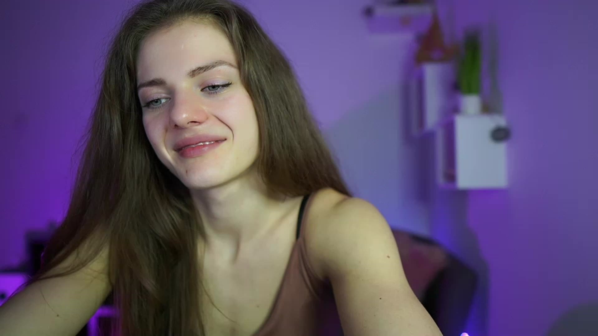 Gallery image thumbnail from Elly_Malkova_'s myfreecams stream on, 04/17/2023, 23:15 image 20 of 20