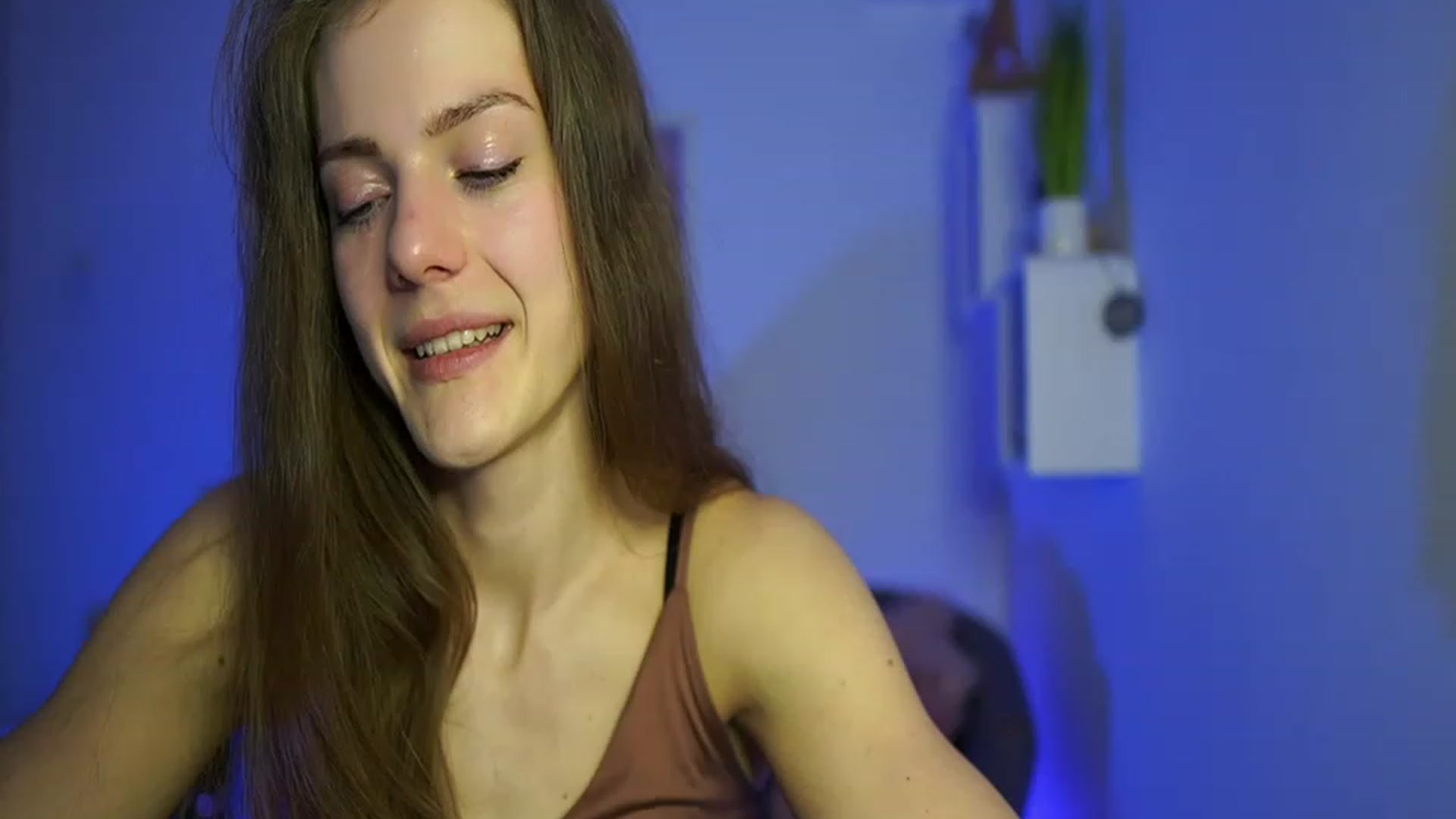 Gallery image thumbnail from Elly_Malkova_'s myfreecams stream on, 04/20/2023, 15:06 image 8 of 20