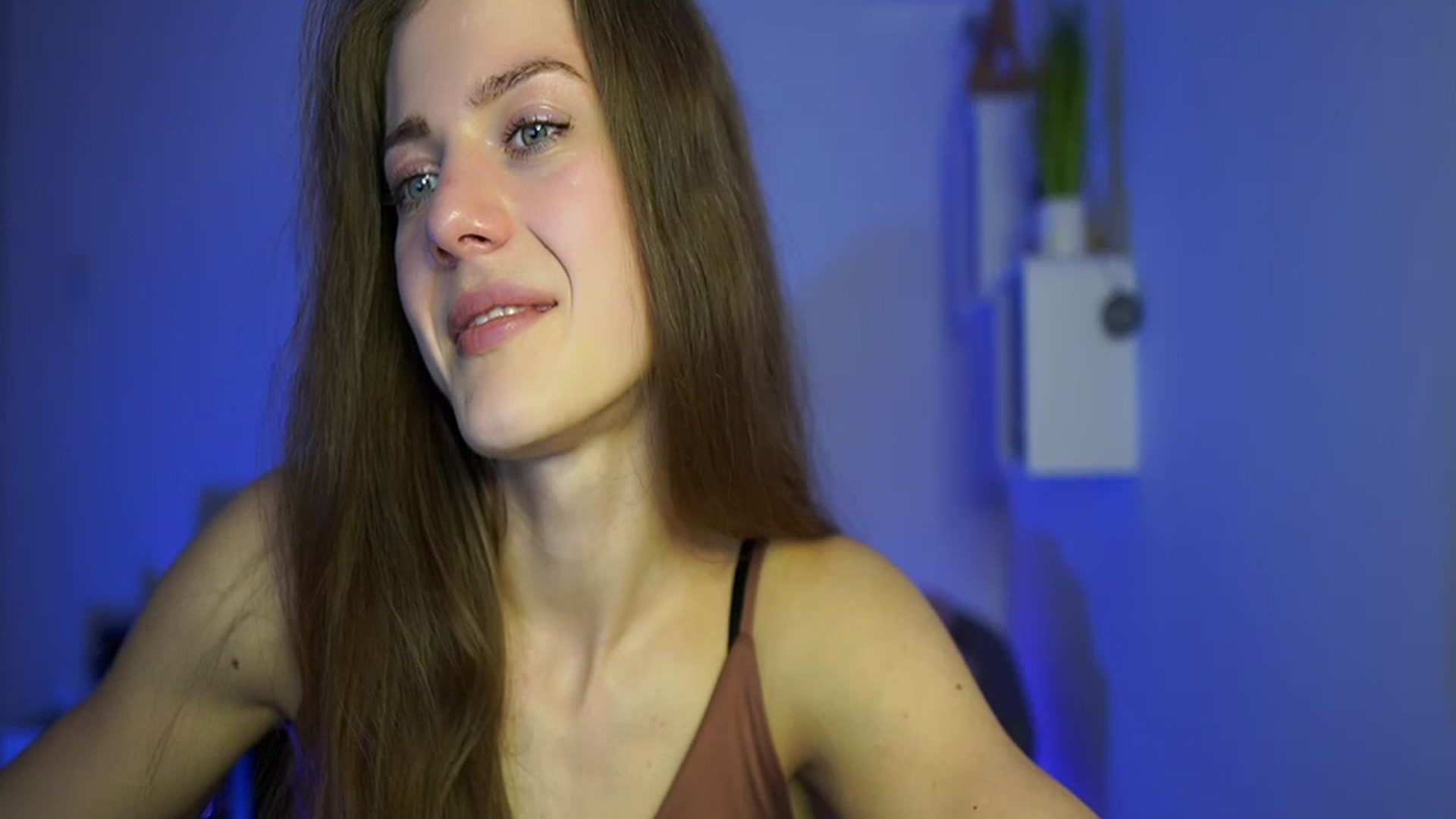 Gallery image thumbnail from Elly_Malkova_'s myfreecams stream on, 04/20/2023, 15:06 image 13 of 20