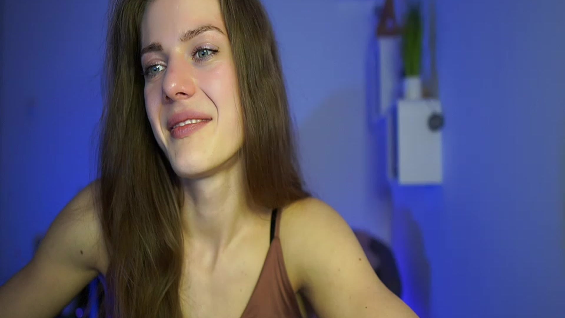 Gallery image thumbnail from Elly_Malkova_'s myfreecams stream on, 04/20/2023, 15:06 image 10 of 20