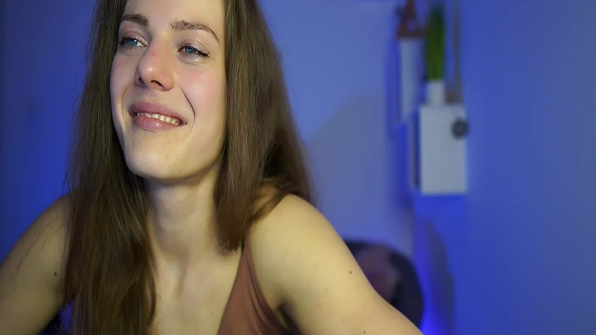 Gallery image thumbnail from Elly_Malkova_'s myfreecams stream on, 04/20/2023, 15:06 image 16 of 20
