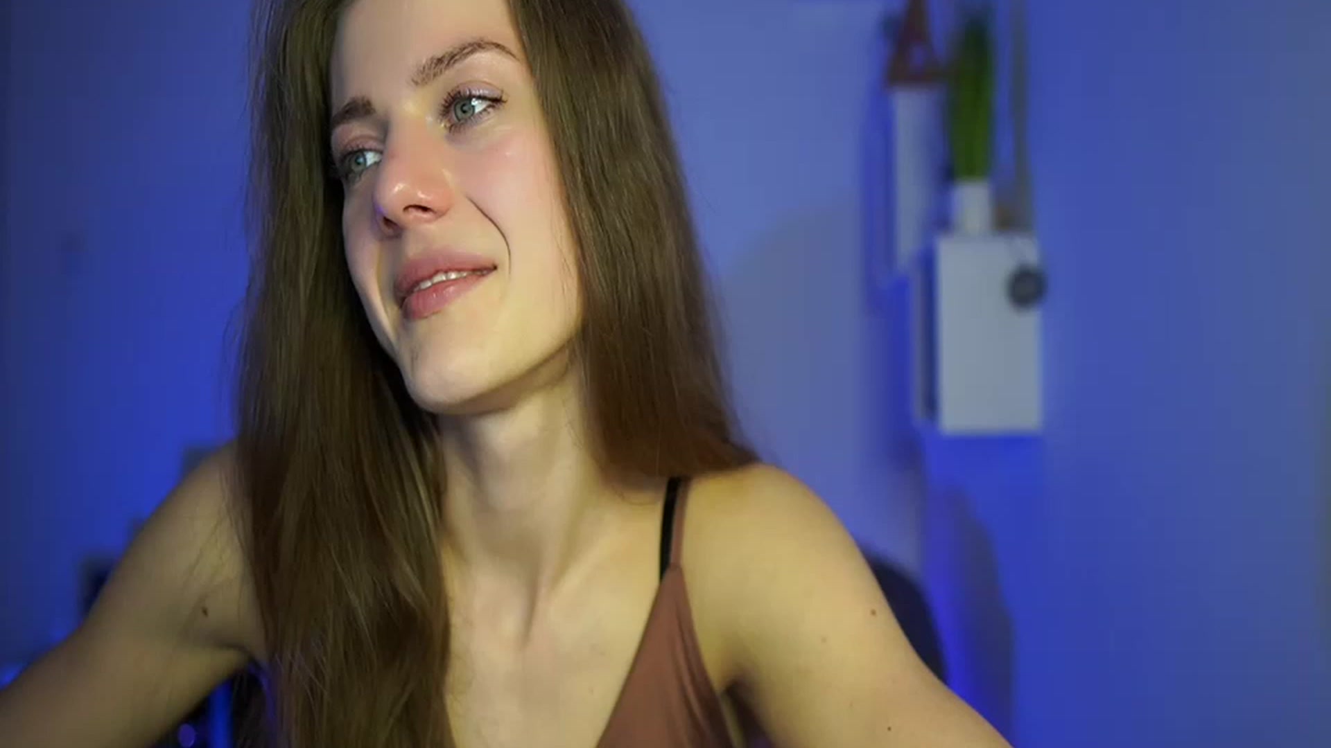 Gallery image thumbnail from Elly_Malkova_'s myfreecams stream on, 04/20/2023, 15:06 image 11 of 20
