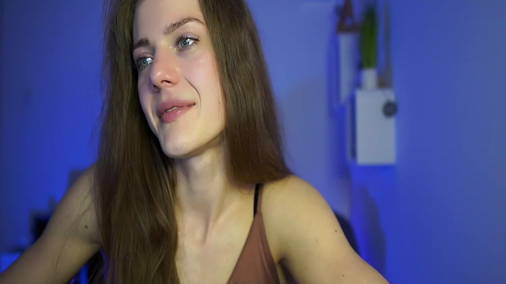 Gallery image thumbnail from Elly_Malkova_'s myfreecams stream on, 04/20/2023, 15:06 image 15 of 20