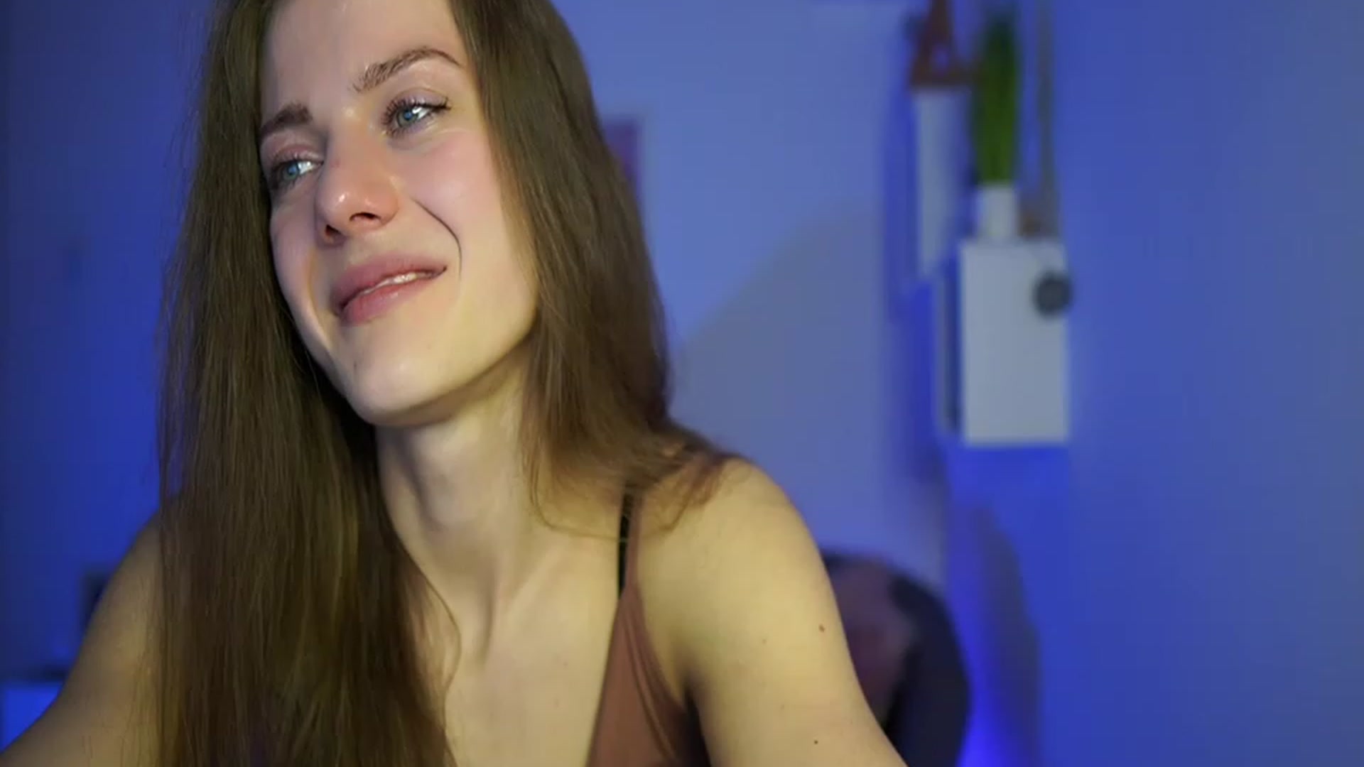 Gallery image thumbnail from Elly_Malkova_'s myfreecams stream on, 04/20/2023, 15:06 image 1 of 20