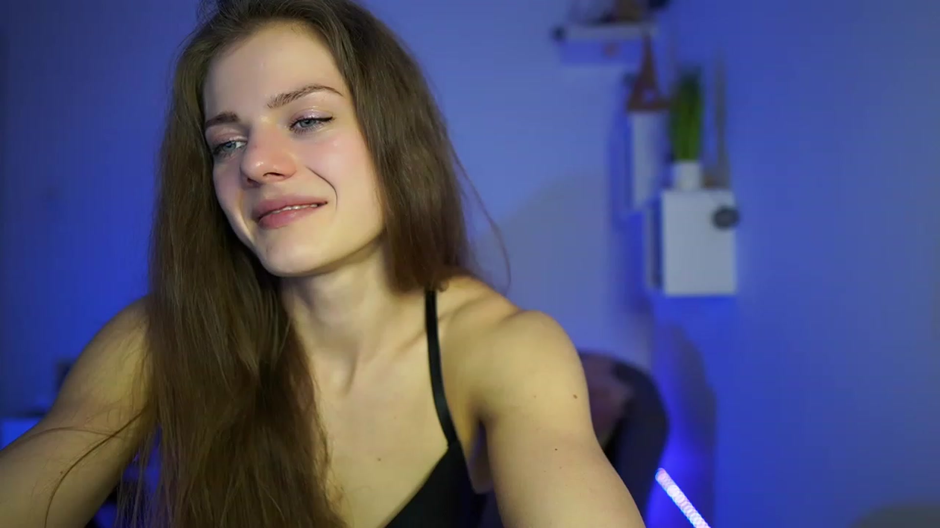 Gallery image thumbnail from Elly_Malkova_'s myfreecams stream on, 04/20/2023, 15:37 image 3 of 20