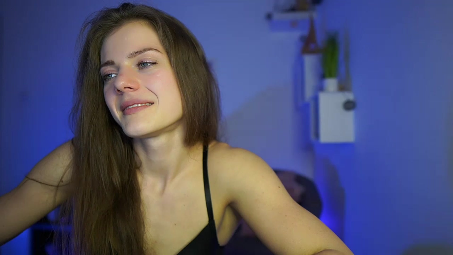 Gallery image thumbnail from Elly_Malkova_'s myfreecams stream on, 04/20/2023, 15:37 image 14 of 20