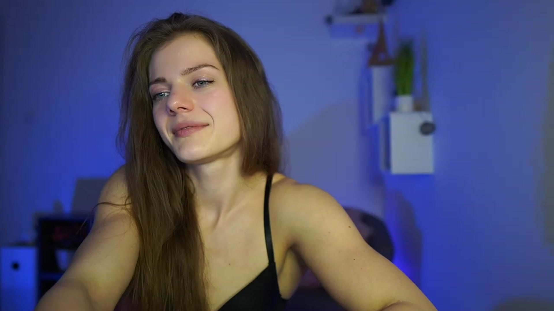 Gallery image thumbnail from Elly_Malkova_'s myfreecams stream on, 04/20/2023, 15:37 image 13 of 20