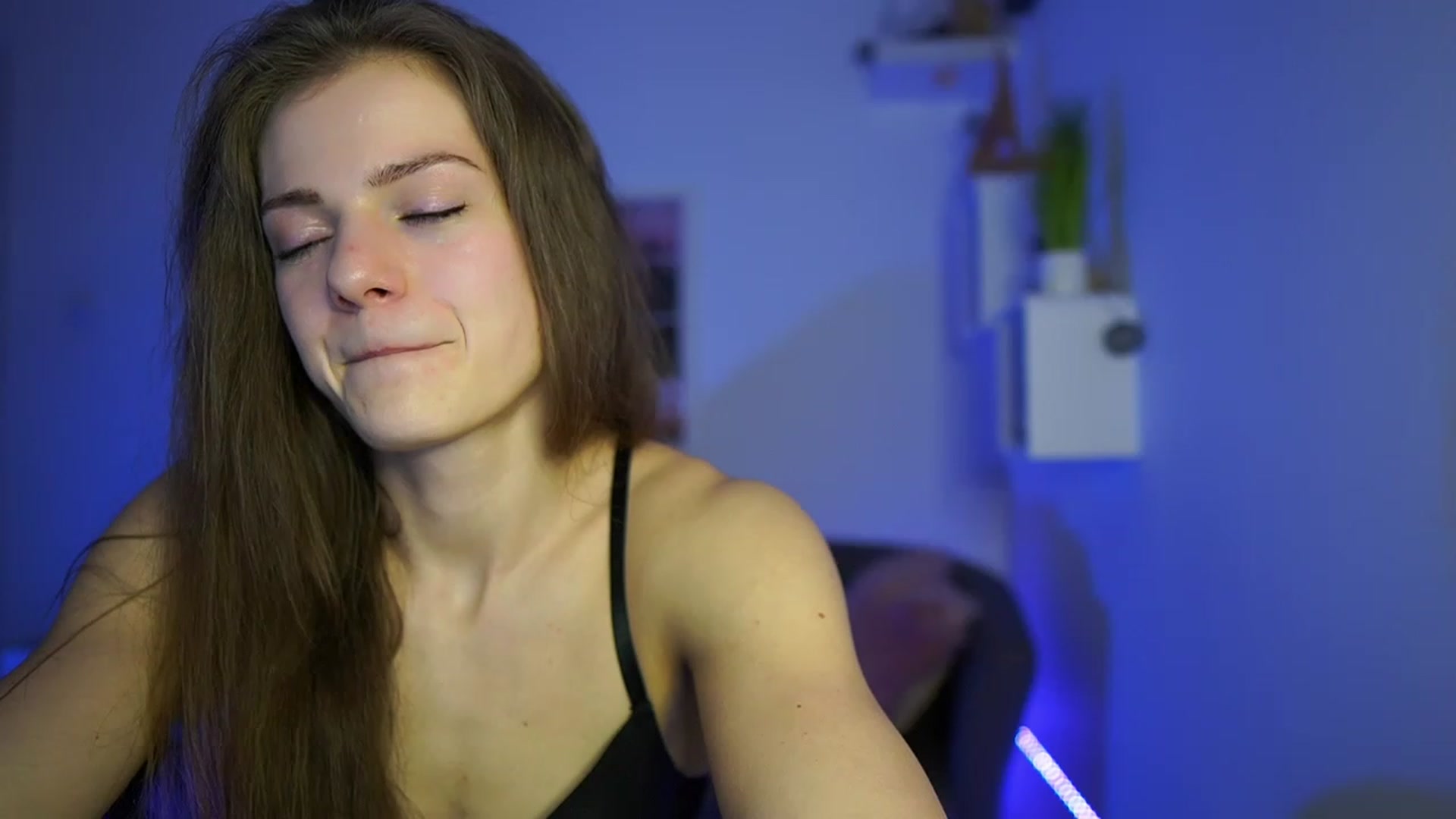 Gallery image thumbnail from Elly_Malkova_'s myfreecams stream on, 04/20/2023, 15:37 image 12 of 20