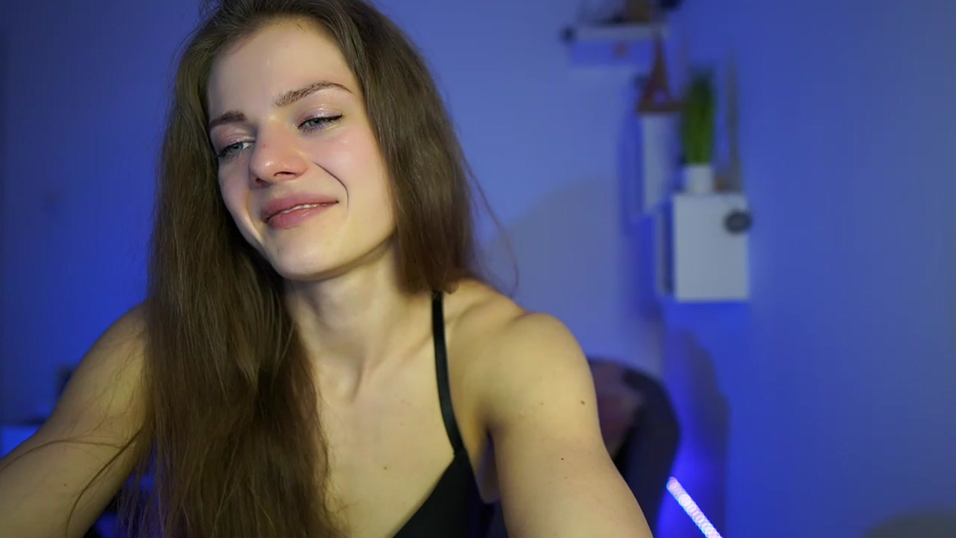 Gallery image thumbnail from Elly_Malkova_'s myfreecams stream on, 04/20/2023, 15:37 image 1 of 20