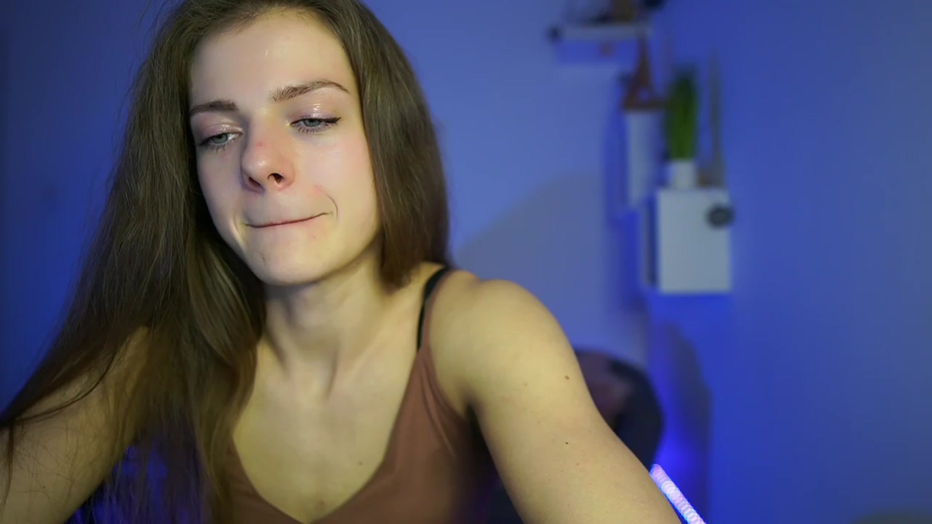Gallery image thumbnail from Elly_Malkova_'s myfreecams stream on, 04/20/2023, 17:18 image 6 of 20