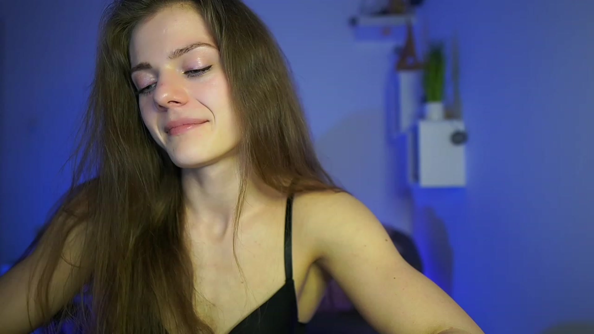 Gallery image thumbnail from Elly_Malkova_'s myfreecams stream on, 04/20/2023, 17:18 image 13 of 20