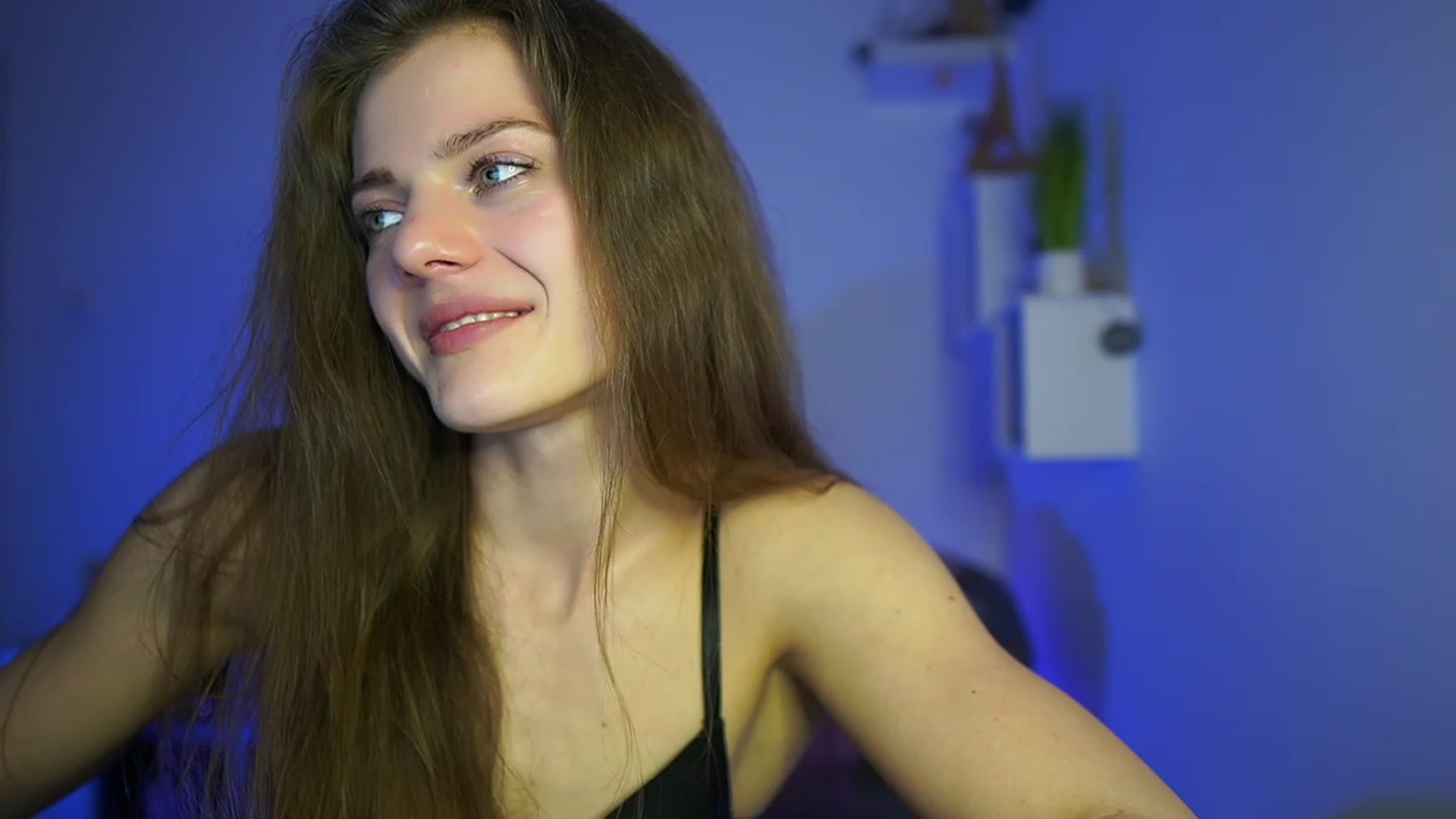 Gallery image thumbnail from Elly_Malkova_'s myfreecams stream on, 04/20/2023, 17:18 image 15 of 20