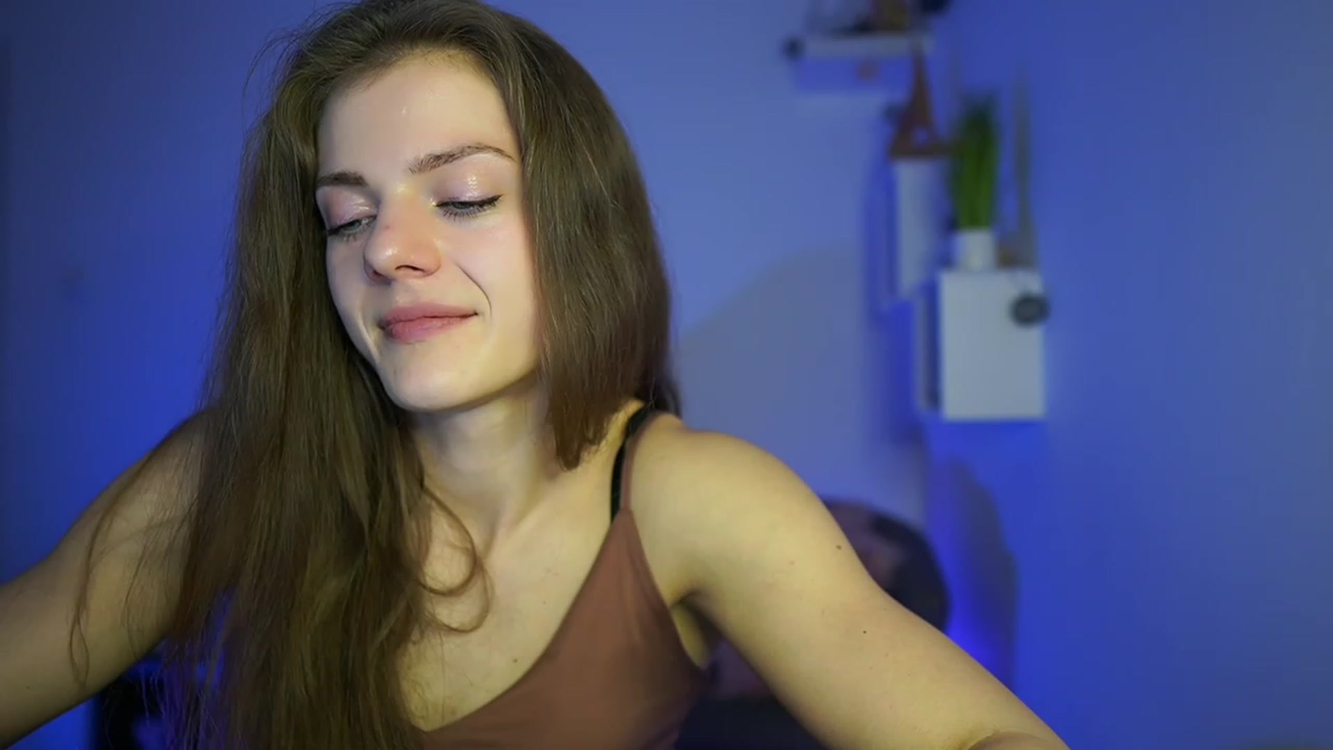 Gallery image thumbnail from Elly_Malkova_'s myfreecams stream on, 04/20/2023, 17:18 image 8 of 20