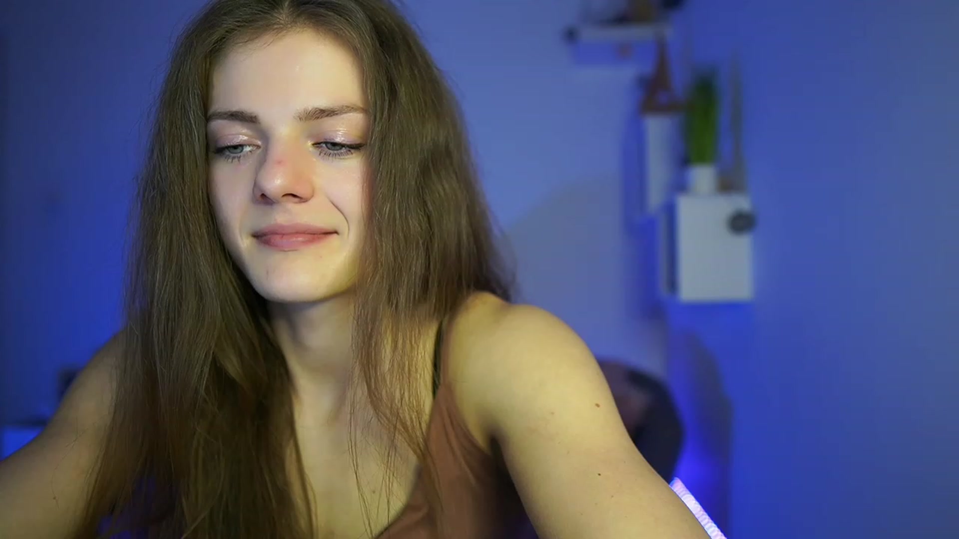 Gallery image thumbnail from Elly_Malkova_'s myfreecams stream on, 04/20/2023, 17:18 image 2 of 20