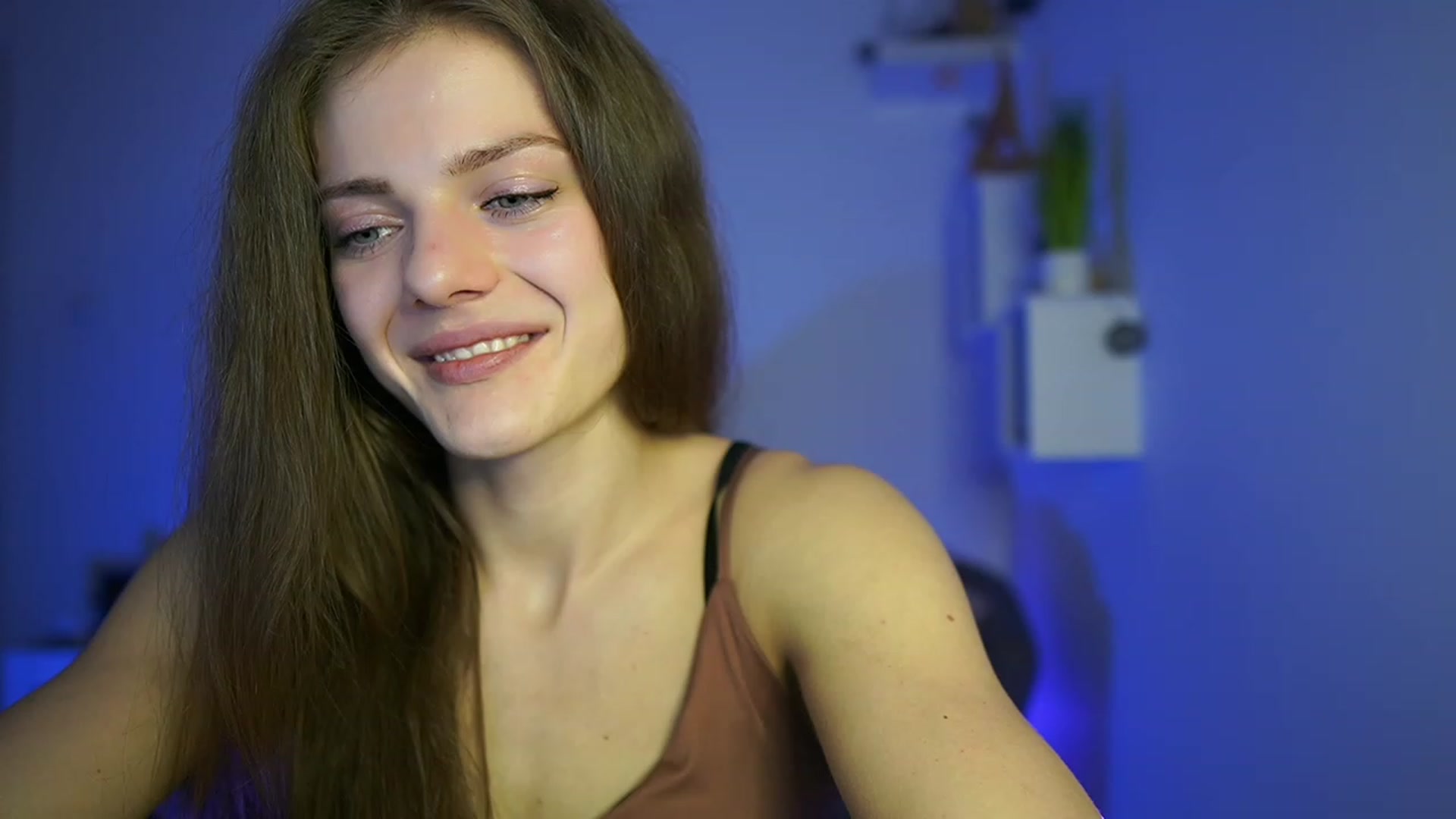 Gallery image thumbnail from Elly_Malkova_'s myfreecams stream on, 04/20/2023, 17:18 image 3 of 20