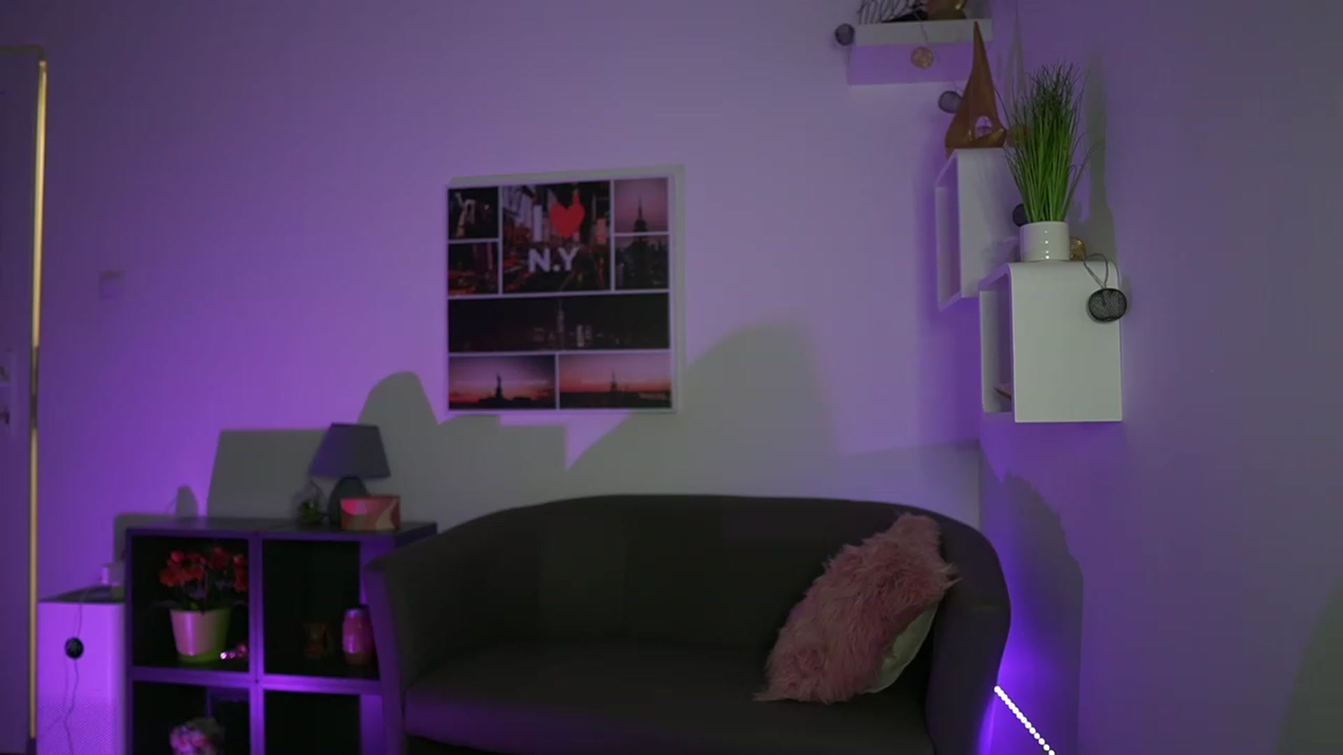 Gallery image thumbnail from Elly_Malkova_'s myfreecams stream on, 04/21/2023, 14:23 image 19 of 20