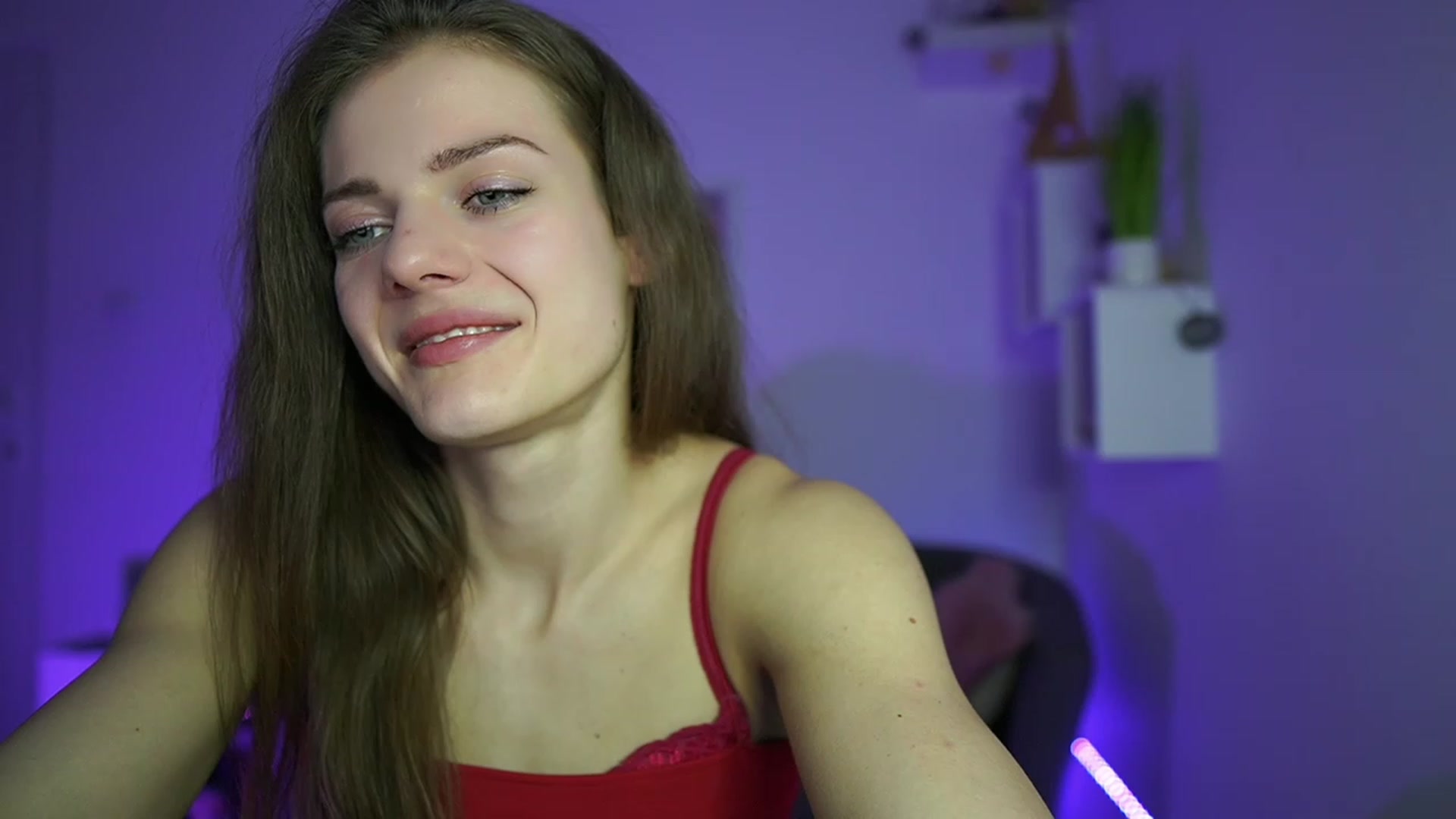 Gallery image thumbnail from Elly_Malkova_'s myfreecams stream on, 04/21/2023, 14:23 image 5 of 20