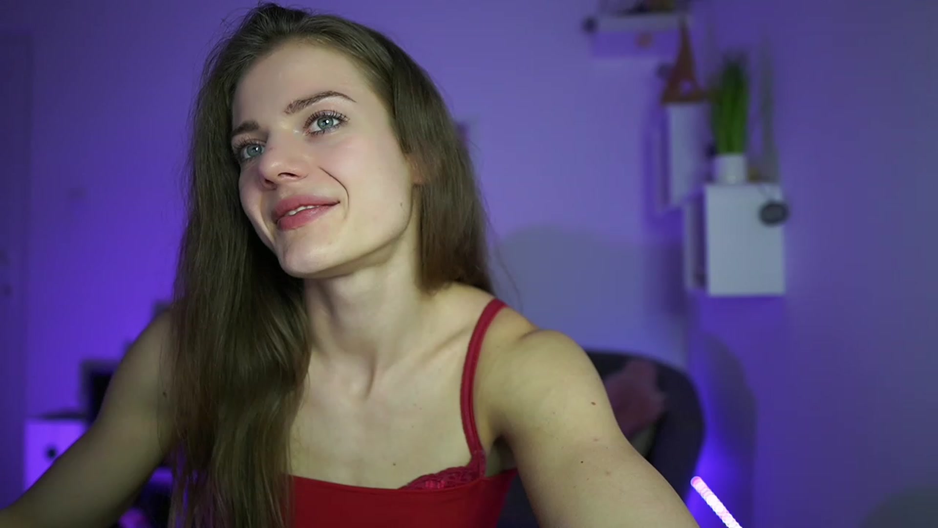 Gallery image thumbnail from Elly_Malkova_'s myfreecams stream on, 04/21/2023, 14:23 image 6 of 20