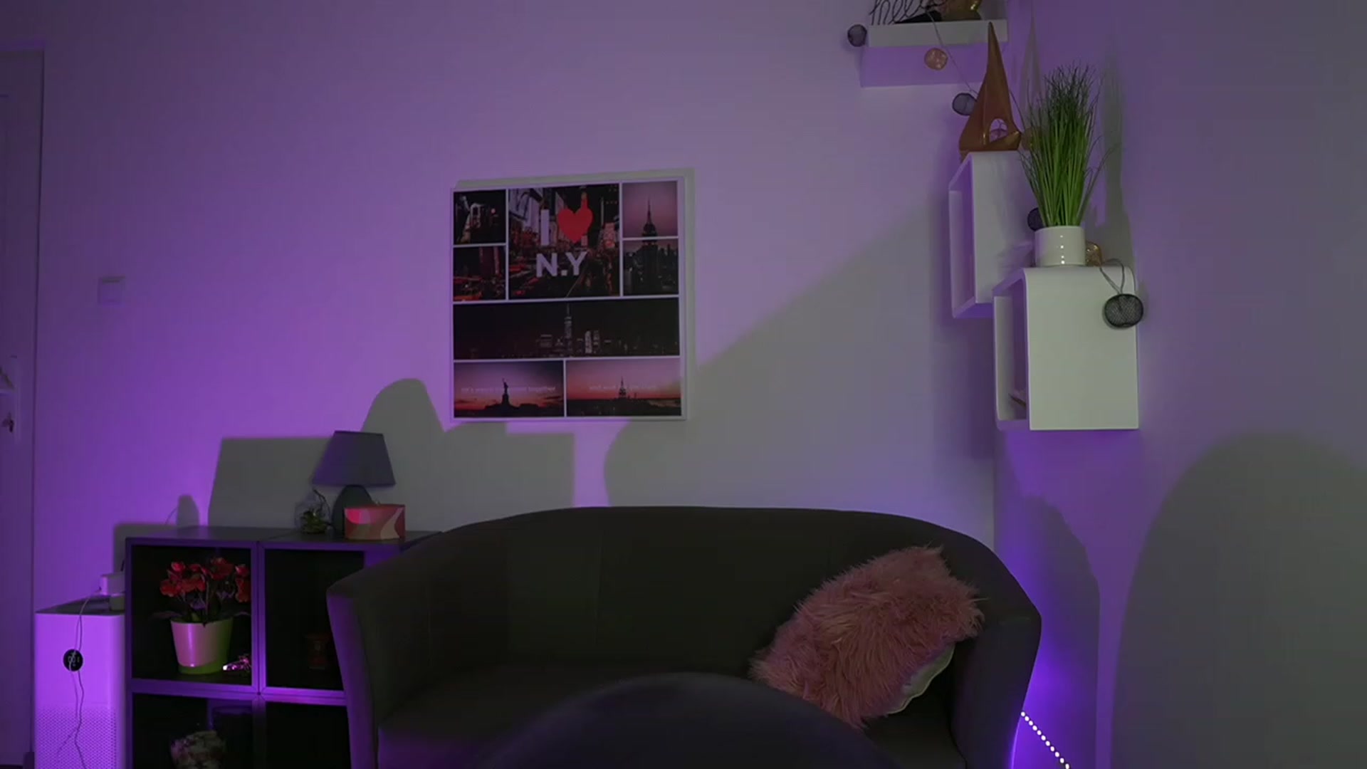 Gallery image thumbnail from Elly_Malkova_'s myfreecams stream on, 04/21/2023, 18:03 image 5 of 20