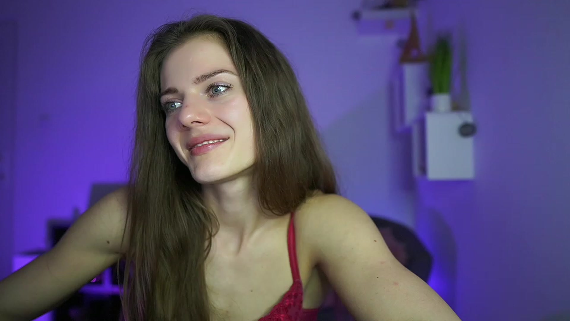 Gallery image thumbnail from Elly_Malkova_'s myfreecams stream on, 04/21/2023, 18:03 image 15 of 20