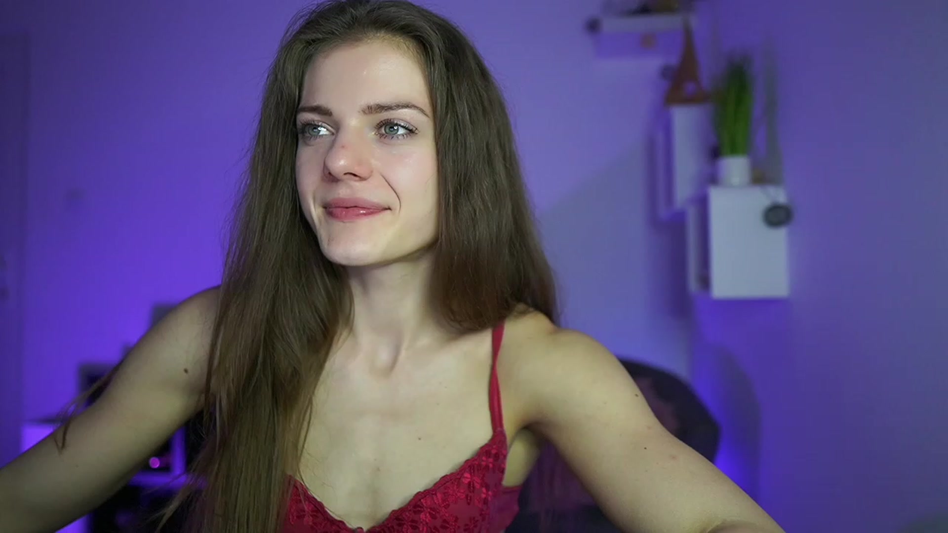 Gallery image thumbnail from Elly_Malkova_'s myfreecams stream on, 04/21/2023, 18:03 image 13 of 20