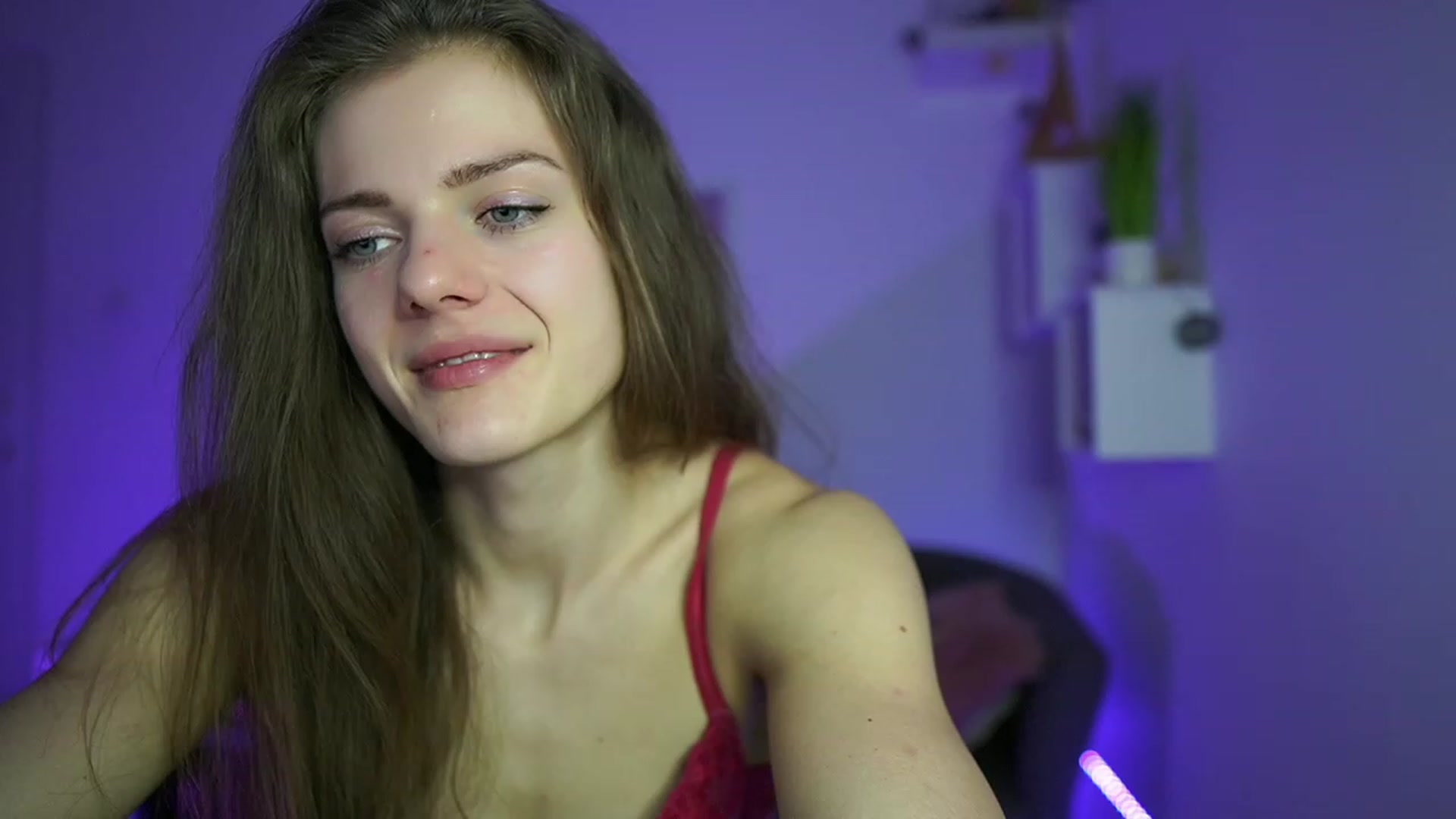 Gallery image thumbnail from Elly_Malkova_'s myfreecams stream on, 04/21/2023, 18:03 image 6 of 20